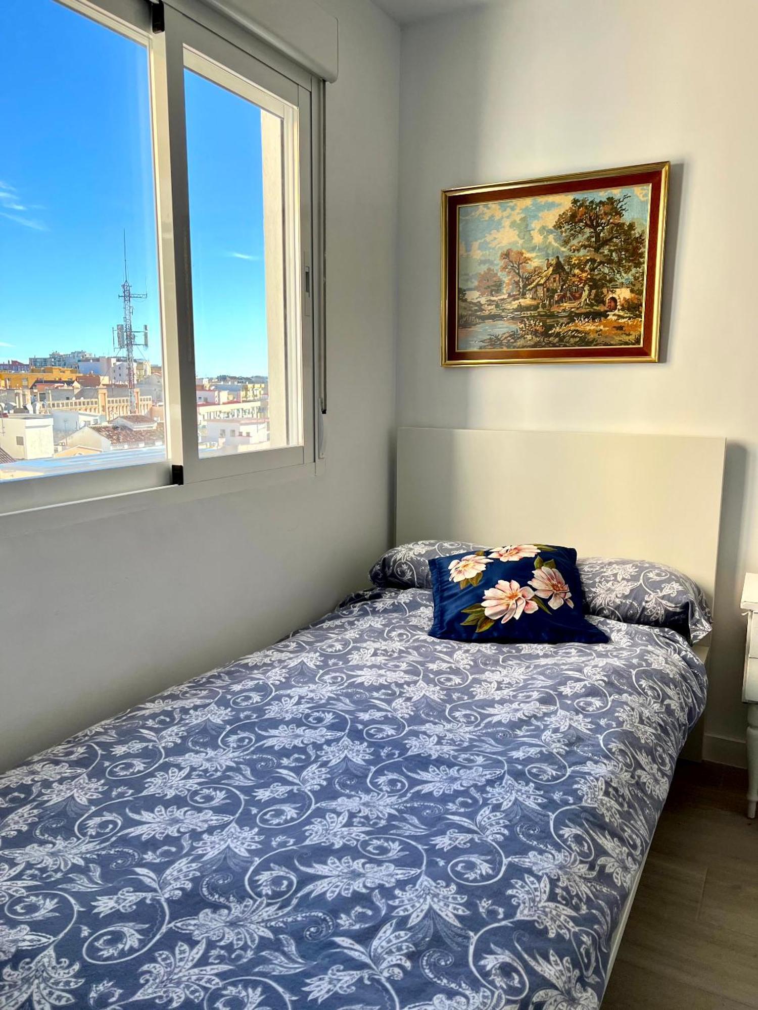 Rare Find! Skyline View-modern 6 Bed 2 Bath Flat In The Heart Of * Malaga