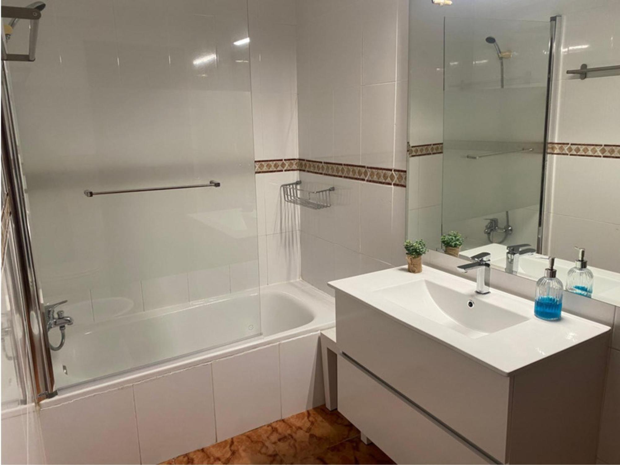 Apartamento Piso En Pedregalejo A 50m De La Playa. *