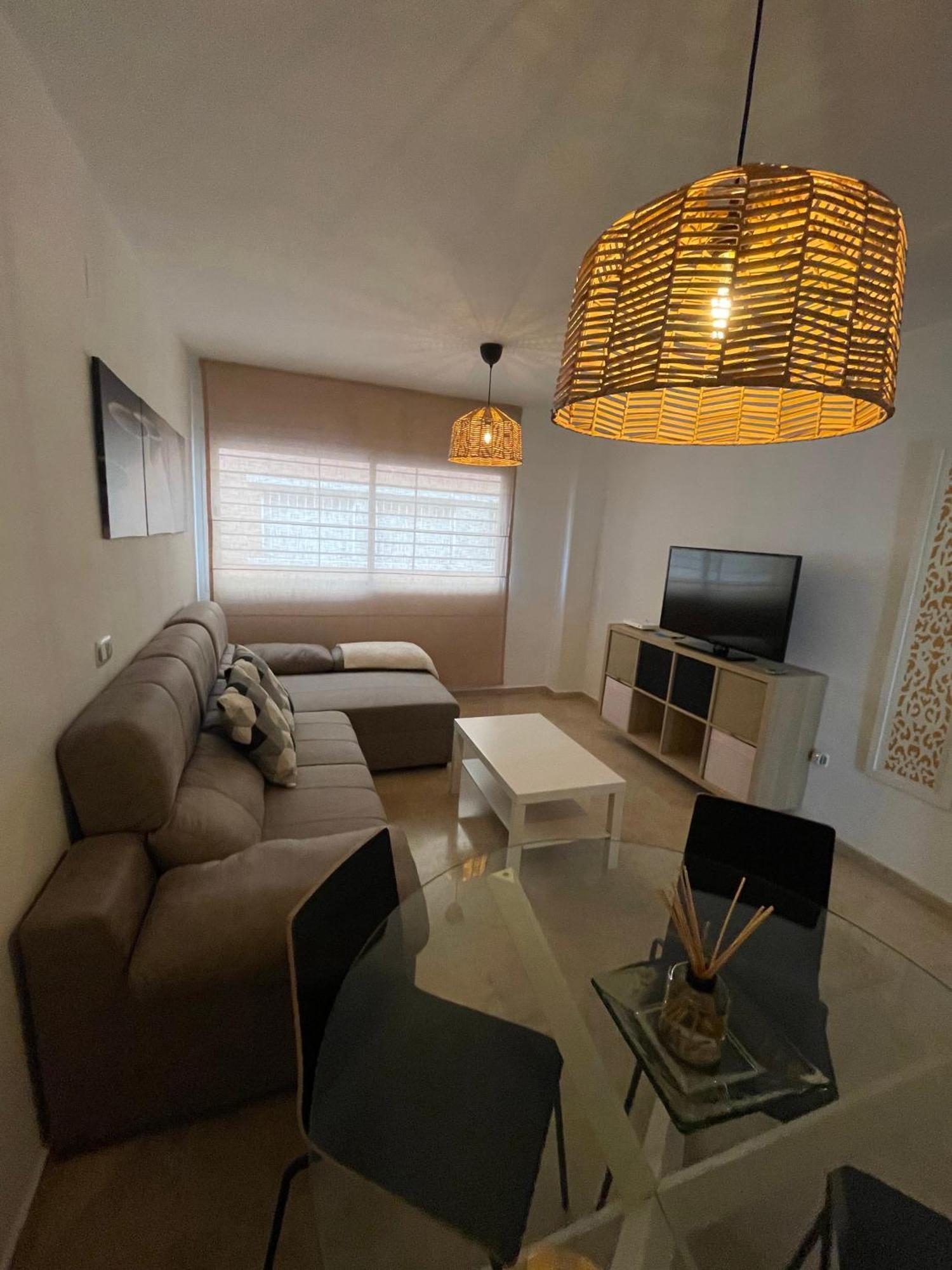 A 5 Min Estacion De Tren- Patio-parking Y Playa *