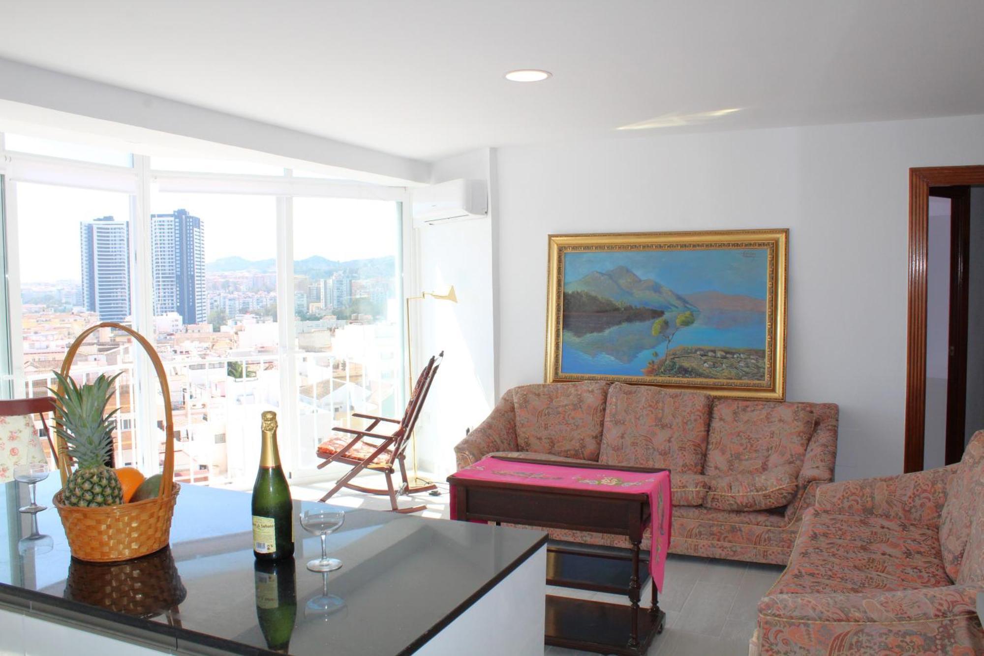 Rare Find! Skyline View-modern 6 Bed 2 Bath Flat In The Heart Of * Malaga