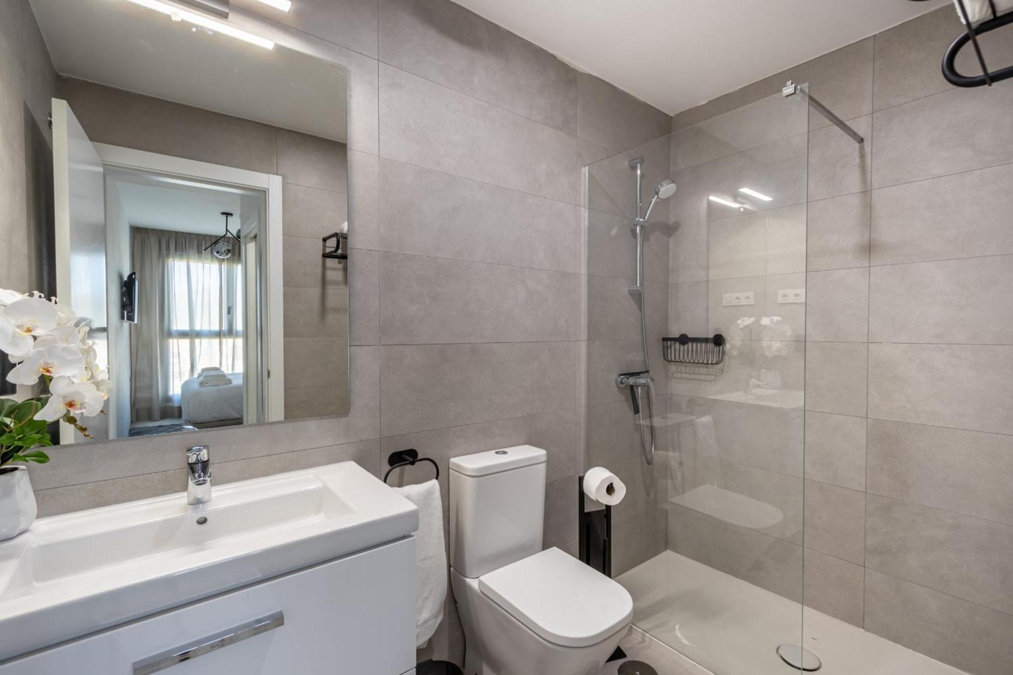 Skyline 1 Pool & Parking Free Apartment Malaga