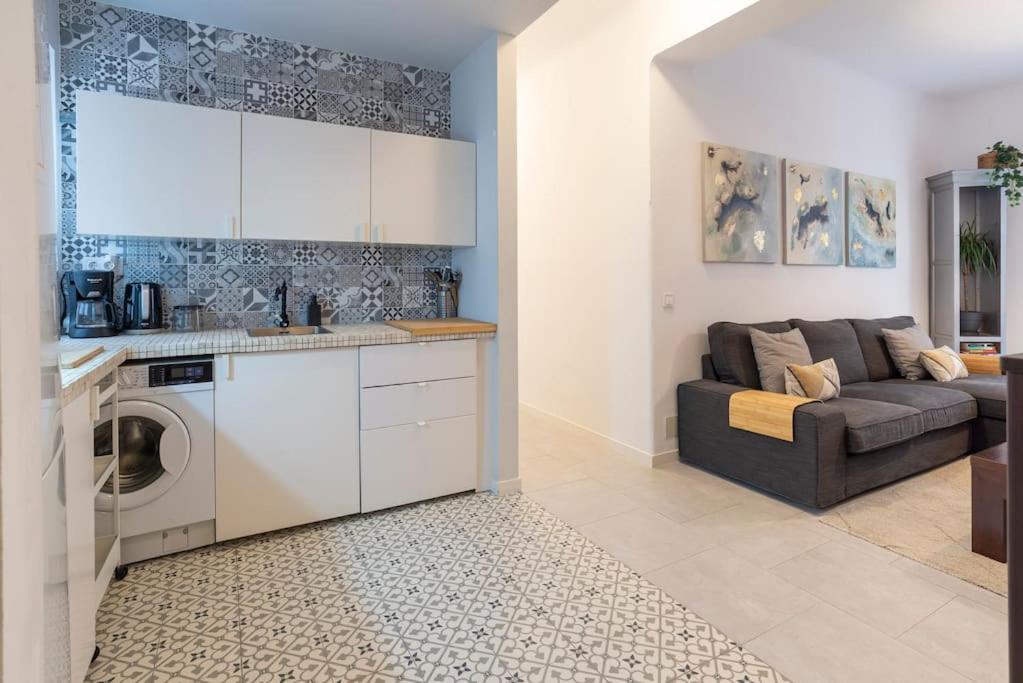3 Bedroom Flat In Historic Centre *