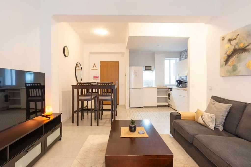 3 Bedroom Flat In Historic Centre * Málaga