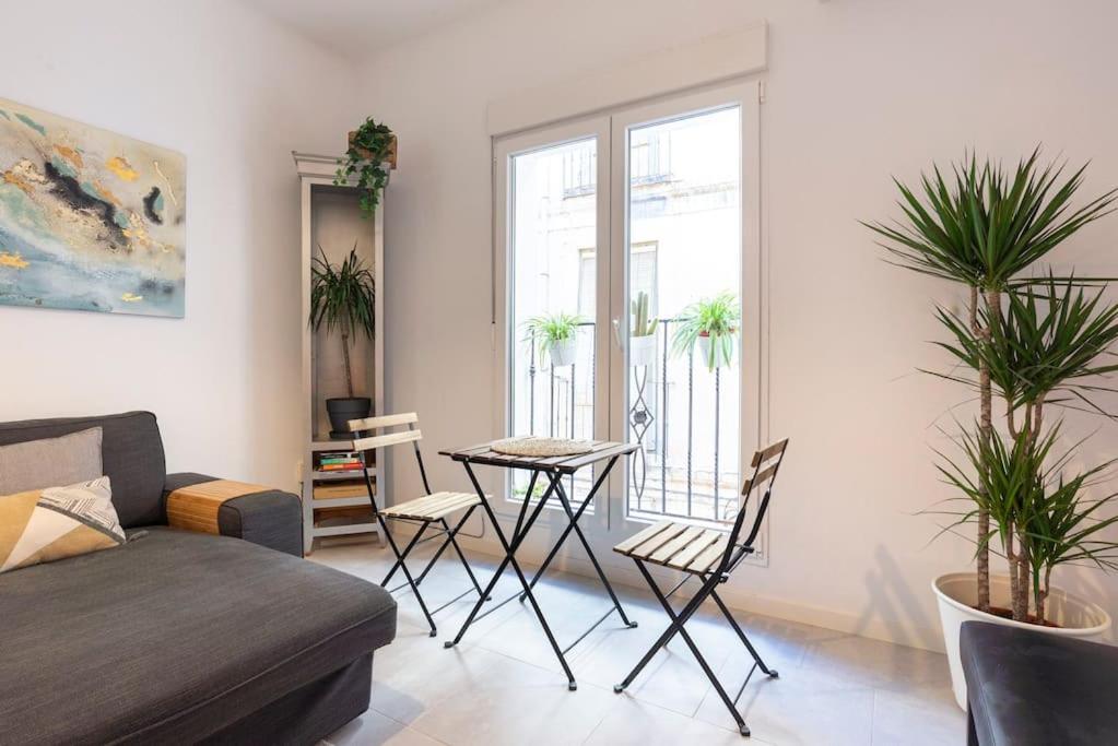 3 Bedroom Flat In Historic Centre *