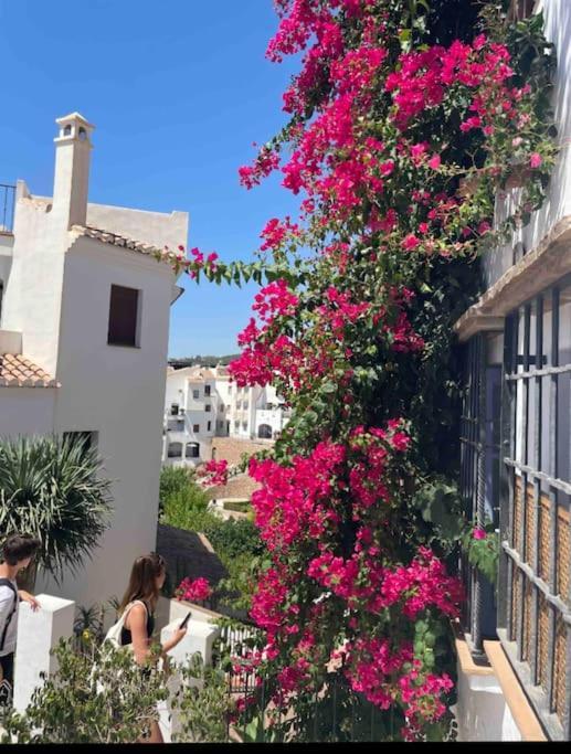 Escape To Sunny Competa, Mountain Views, Pool & Great Off-peak Rates From October To March * Málaga