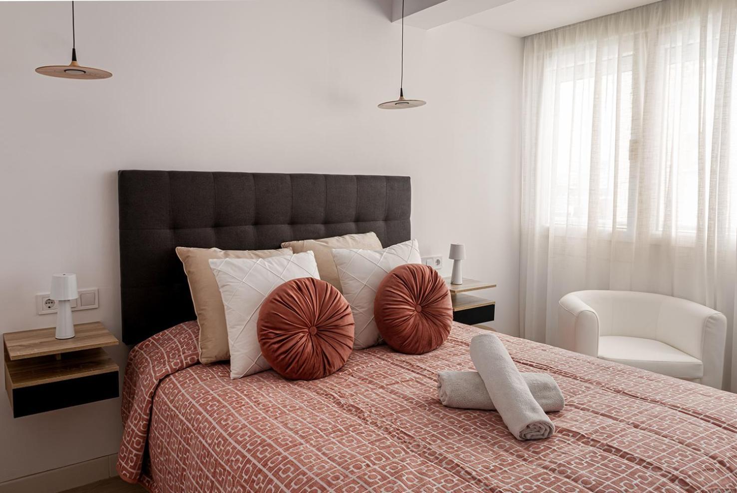 - Steps From The & Historic Center Apartamento