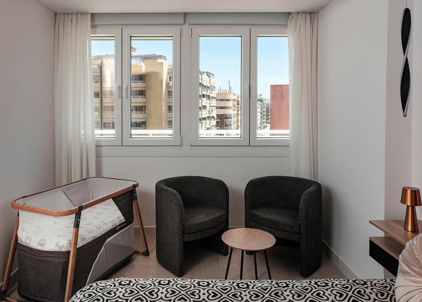 - Steps From The & Historic Center Apartamento
