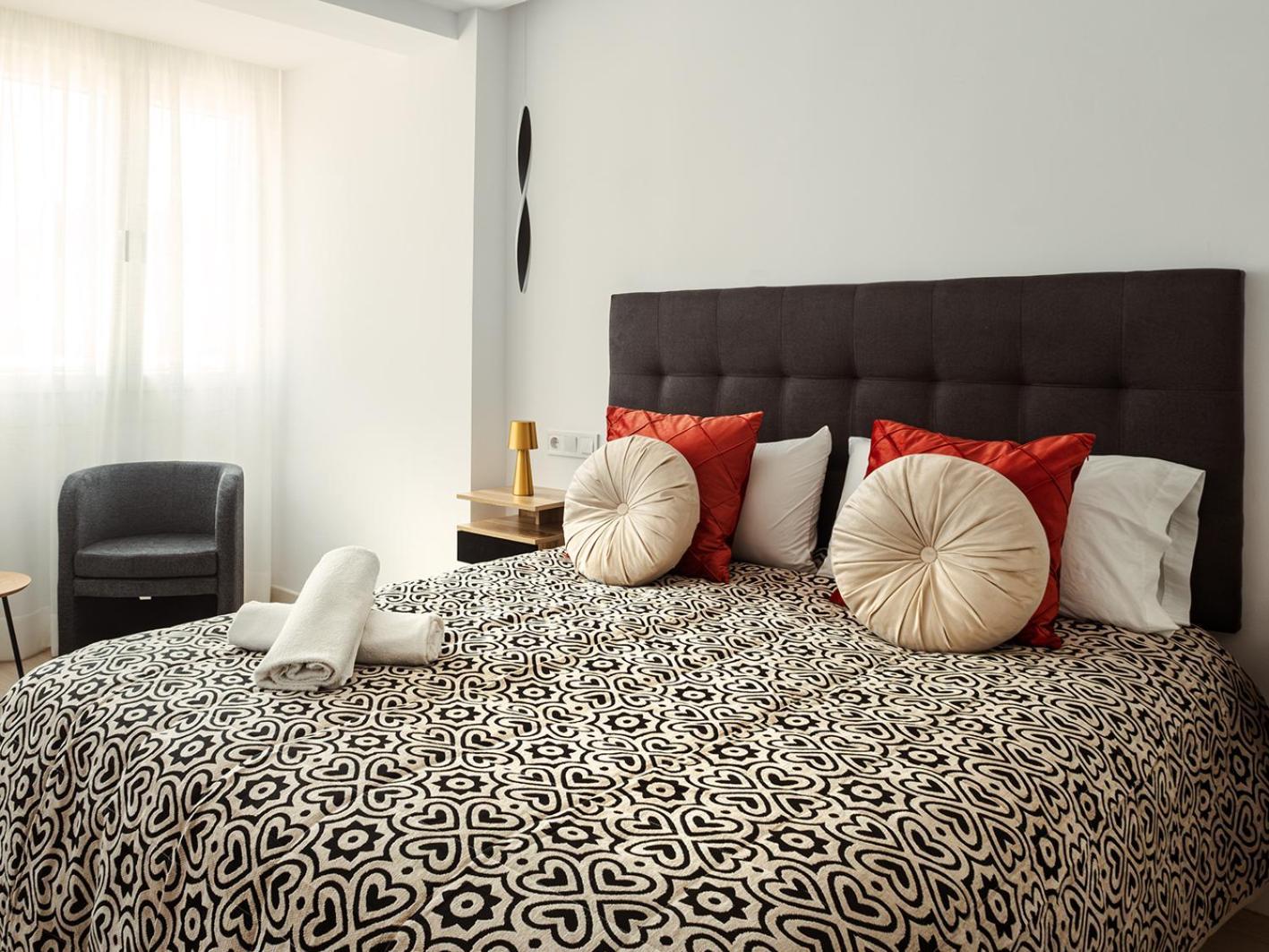 - Steps From The & Historic Center Apartamento