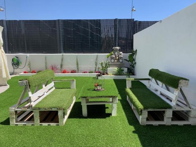 Bajo Con Jardin En Primera Linea De Playa Málaga