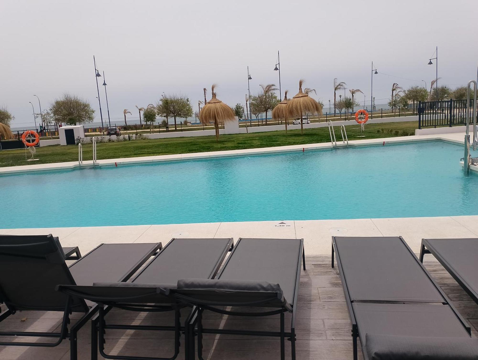 Bajo Con Jardin En Primera Linea De Playa Apartamento