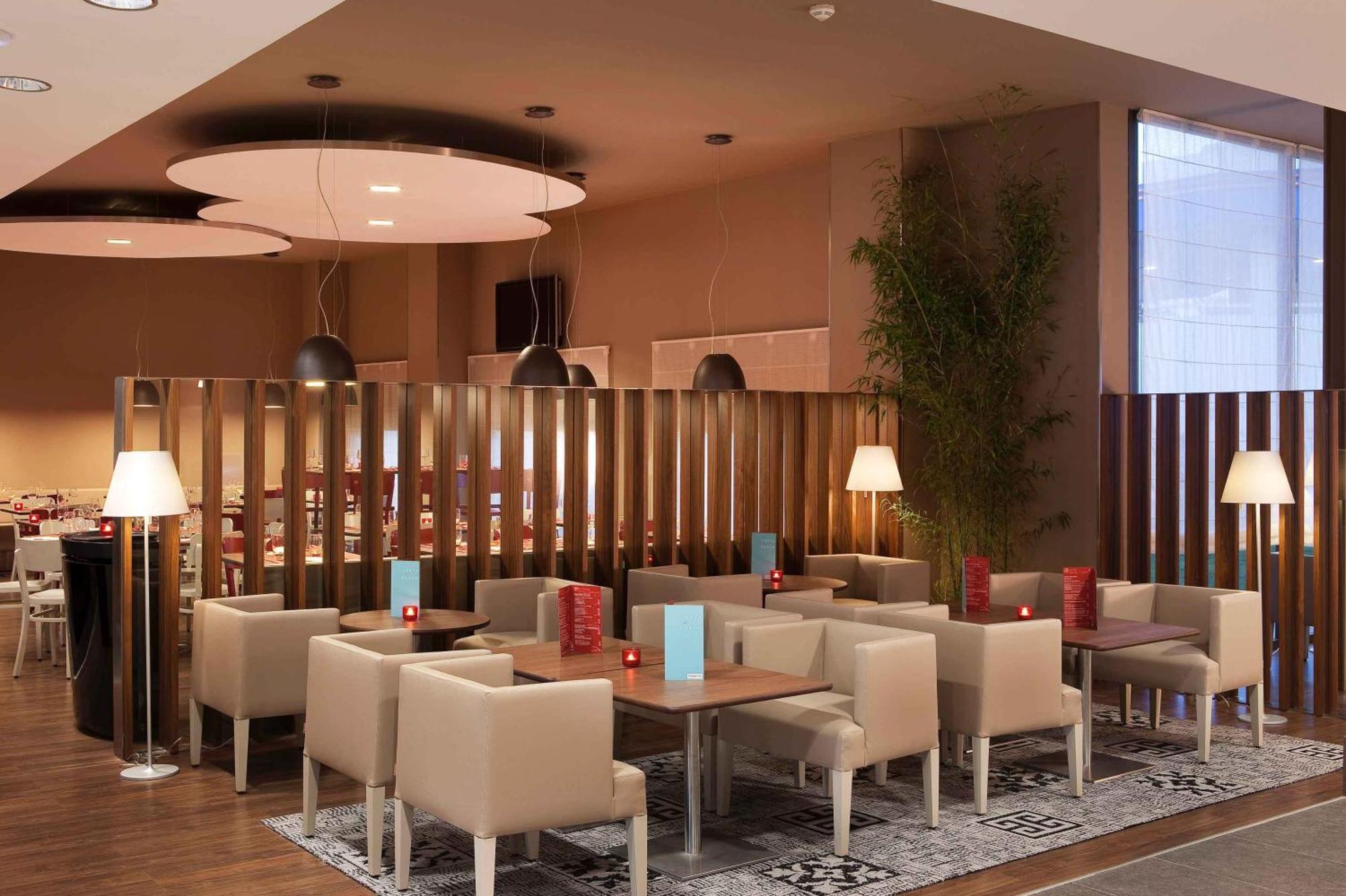 Hotel Campanile Airport