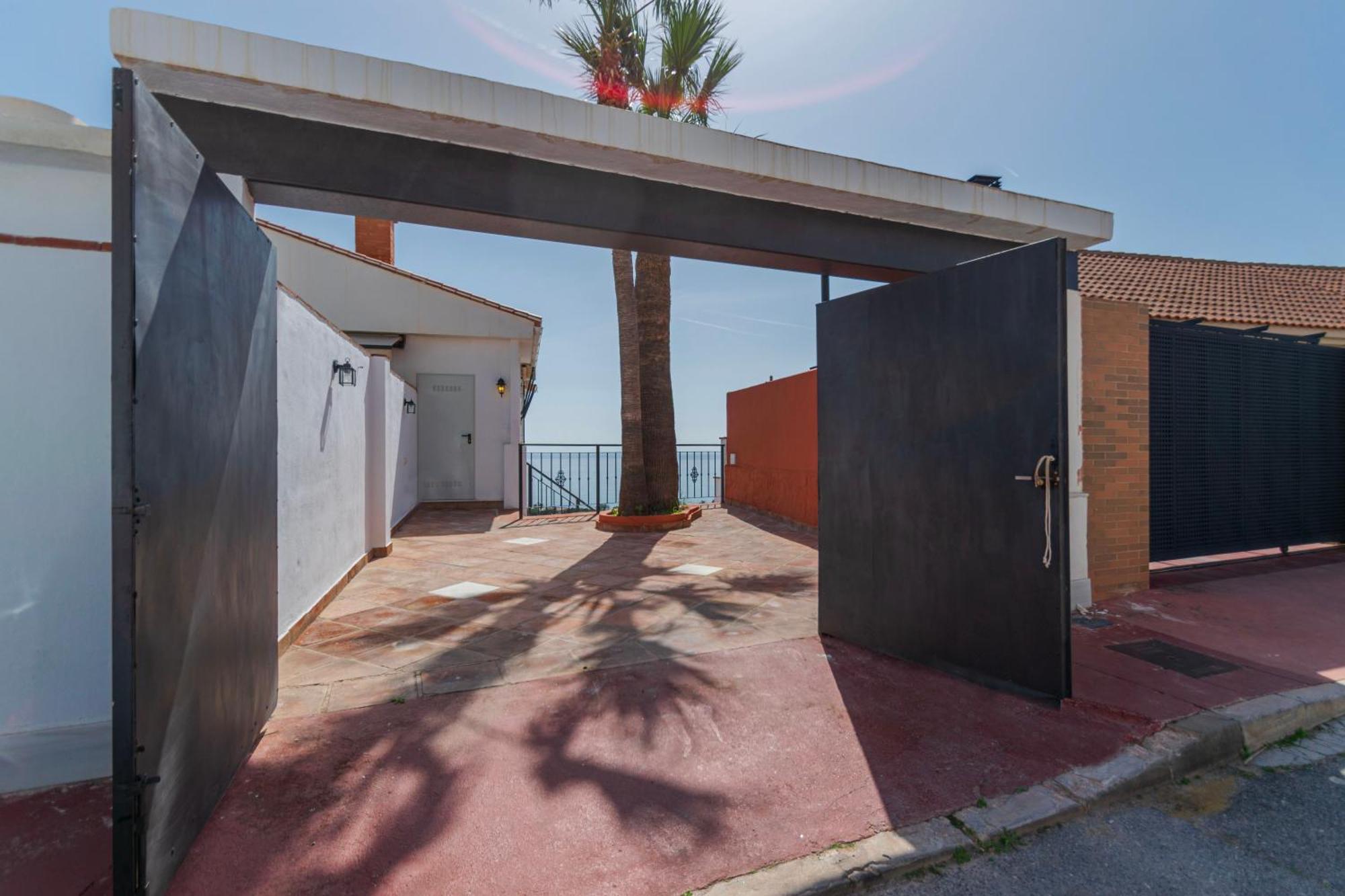 Mediterráneo Outdoor Pool Málaga