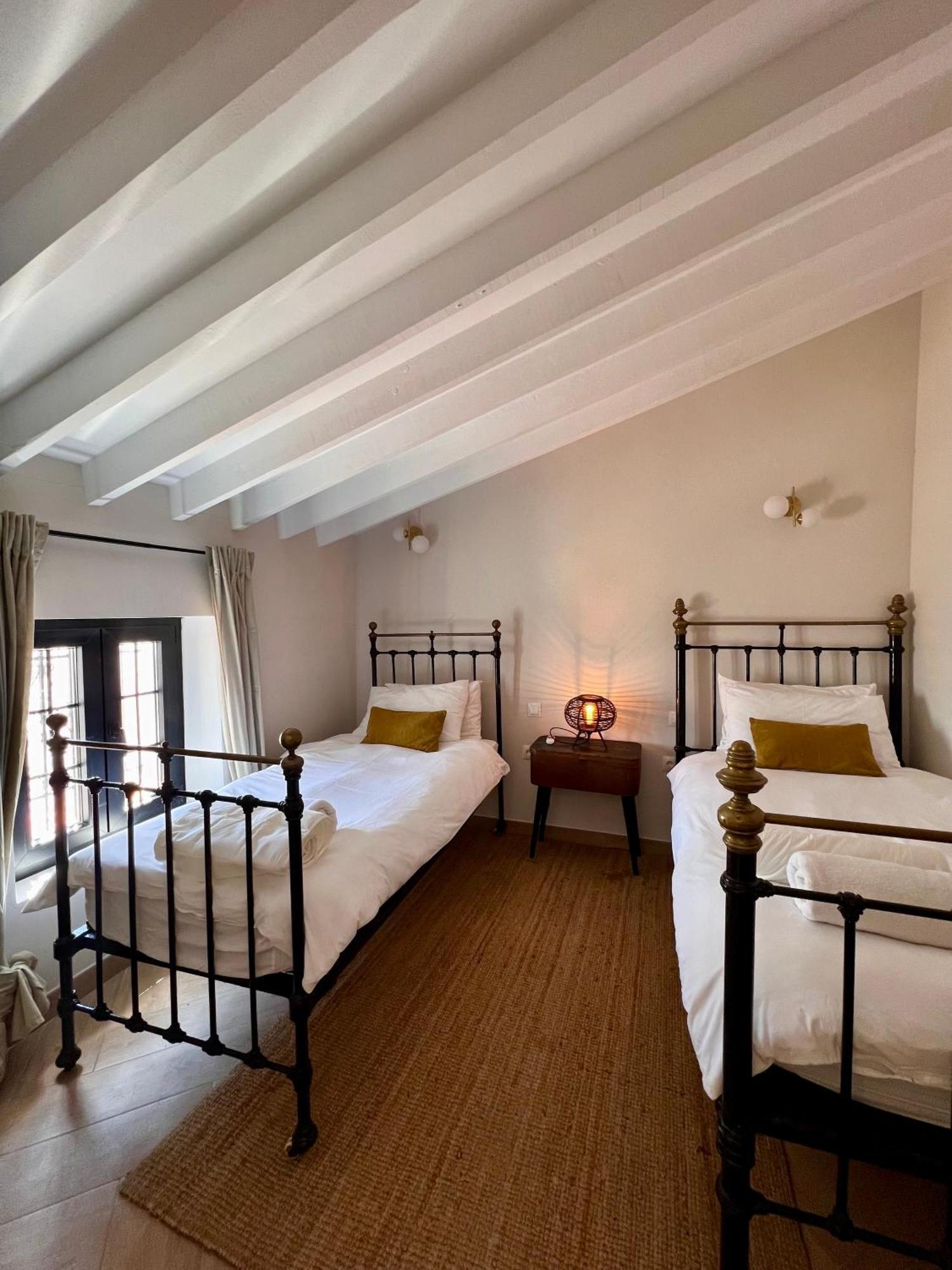 Renovated Cinema Town House In Comares