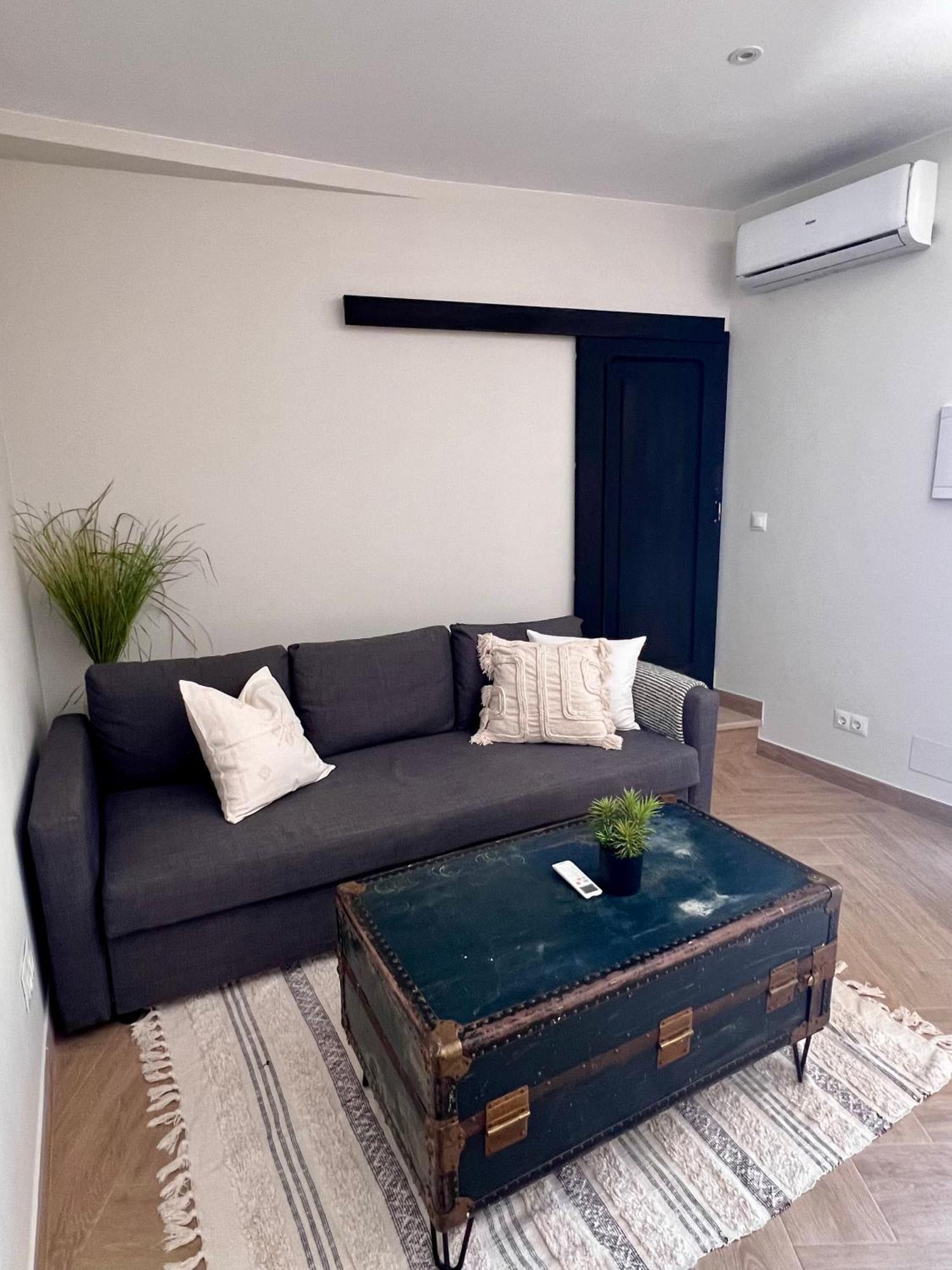 Holiday home Renovated Cinema Town House In Comares *