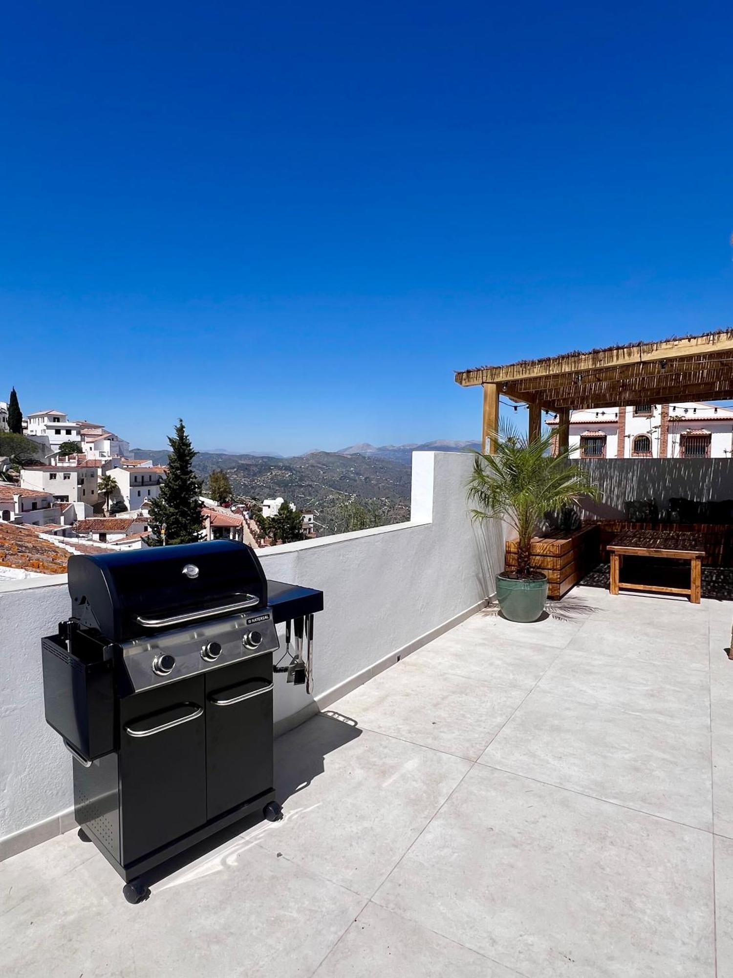 Renovated Cinema Town House In Comares