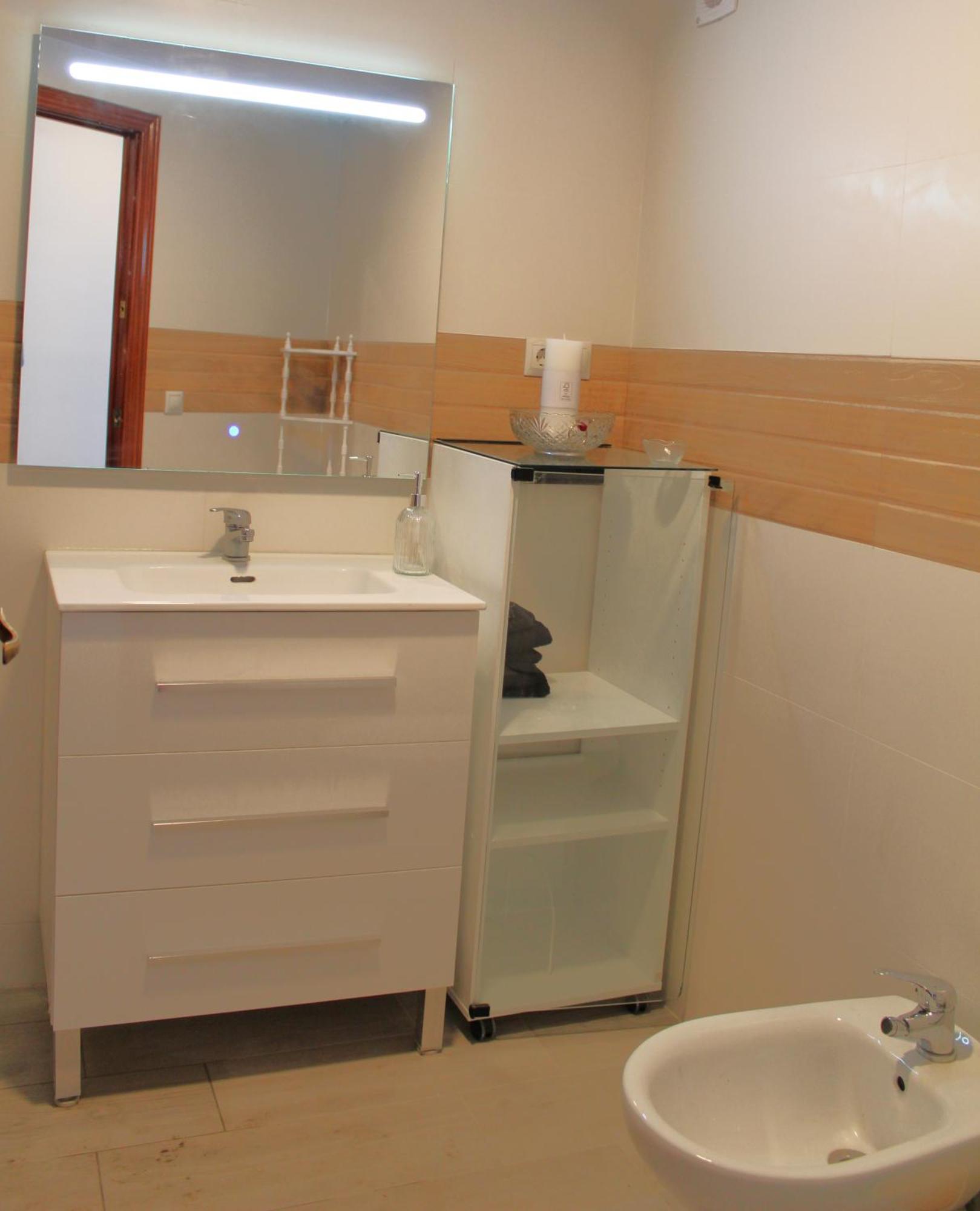 Rare Find! Skyline View-modern 6 Bed 2 Bath Flat In The Heart Of Homestay Malaga