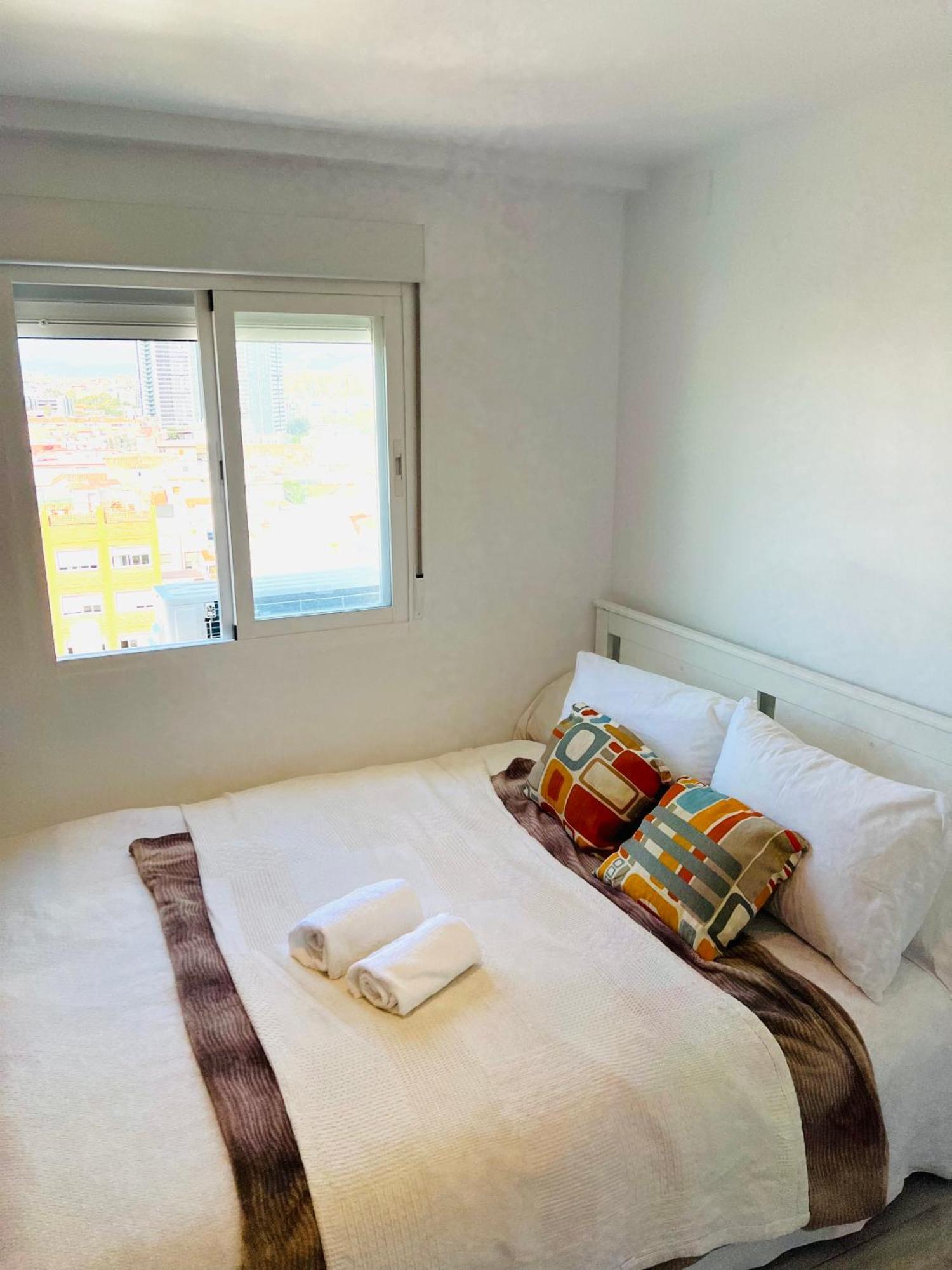 Rare Find! Skyline View-modern 6 Bed 2 Bath Flat In The Heart Of Malaga