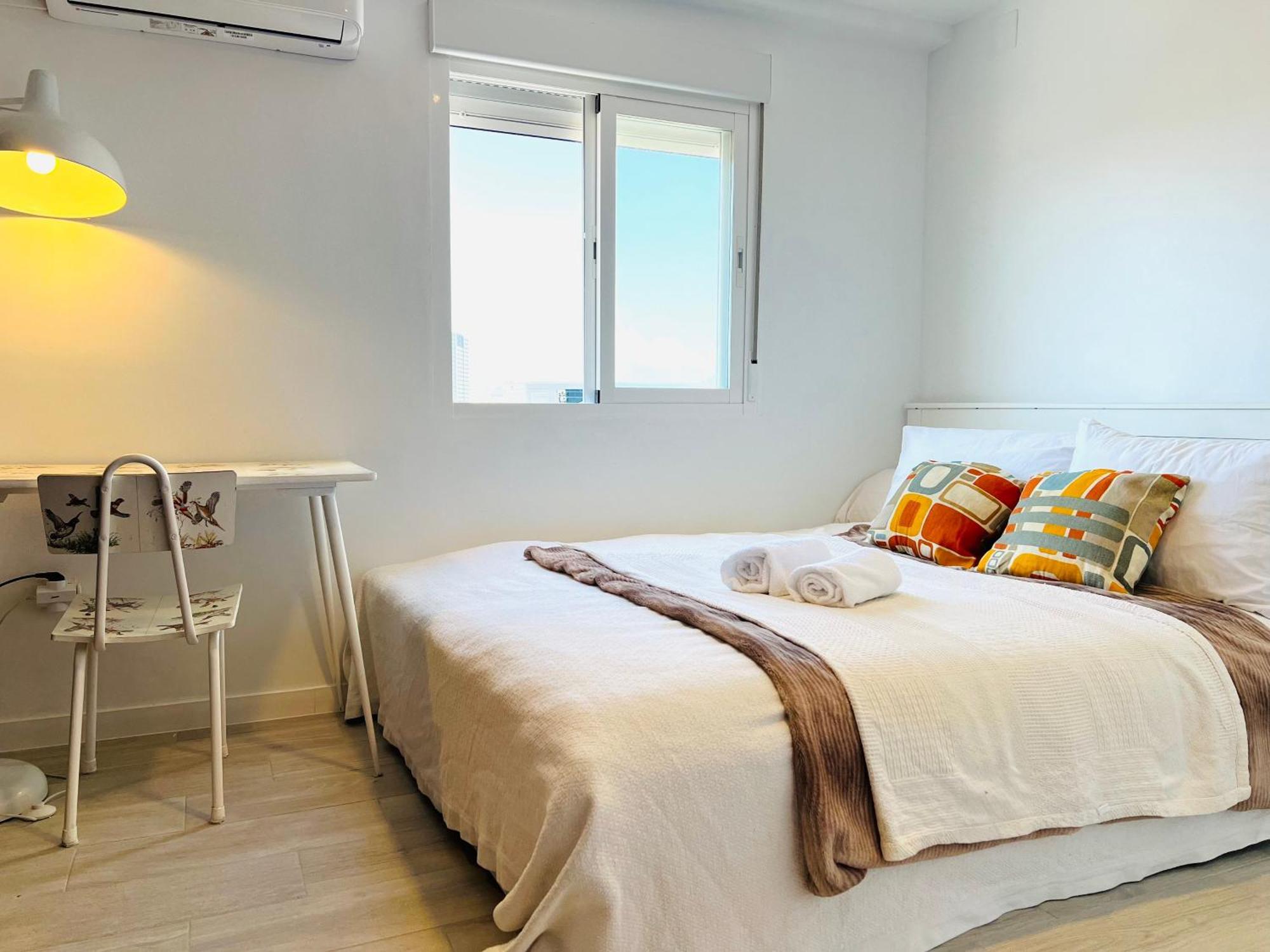 Homestay Rare Find! Skyline View-modern 6 Bed 2 Bath Flat In The Heart Of Malaga