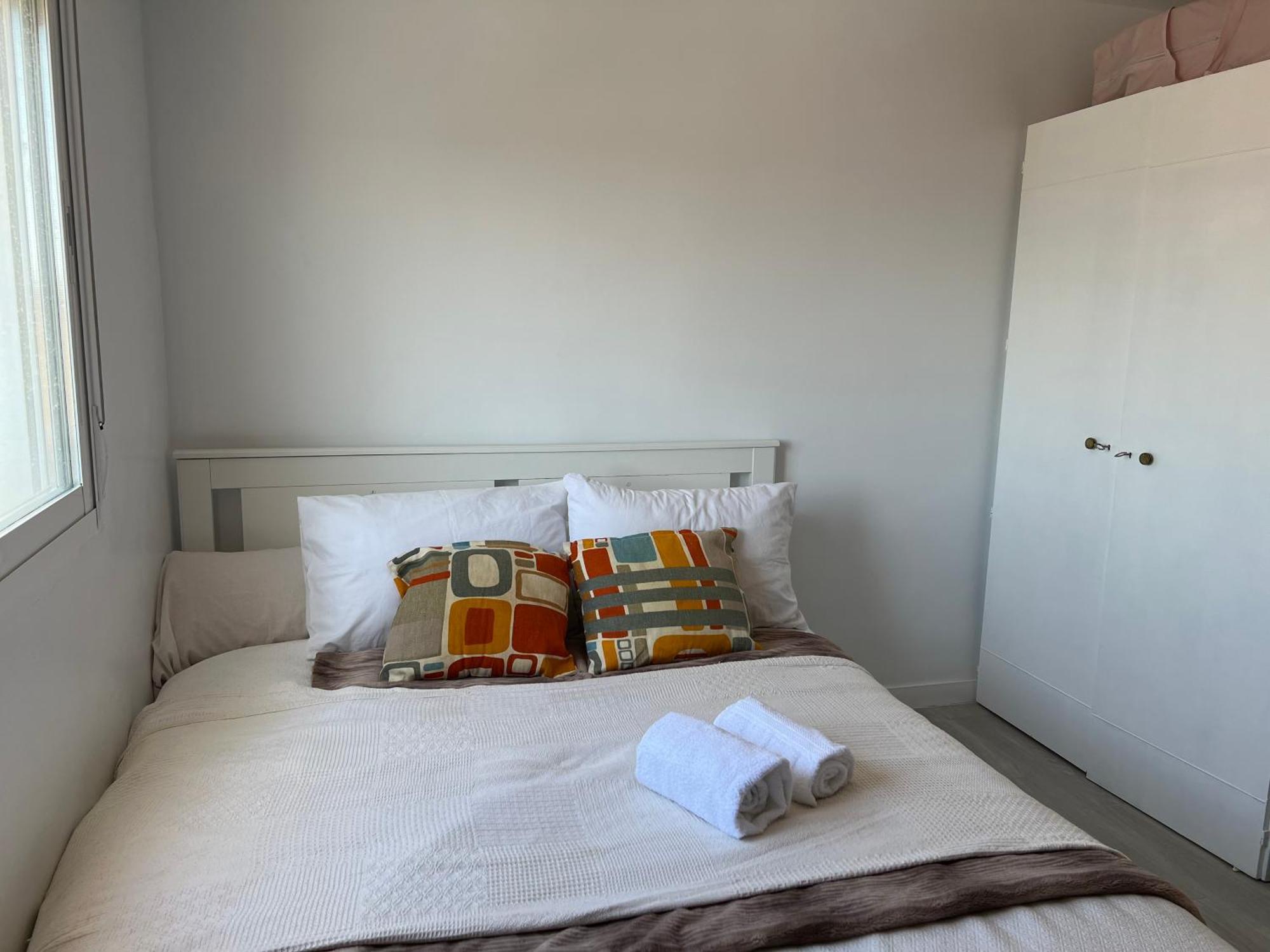 Rare Find! Skyline View-modern 6 Bed 2 Bath Flat In The Heart Of * Malaga
