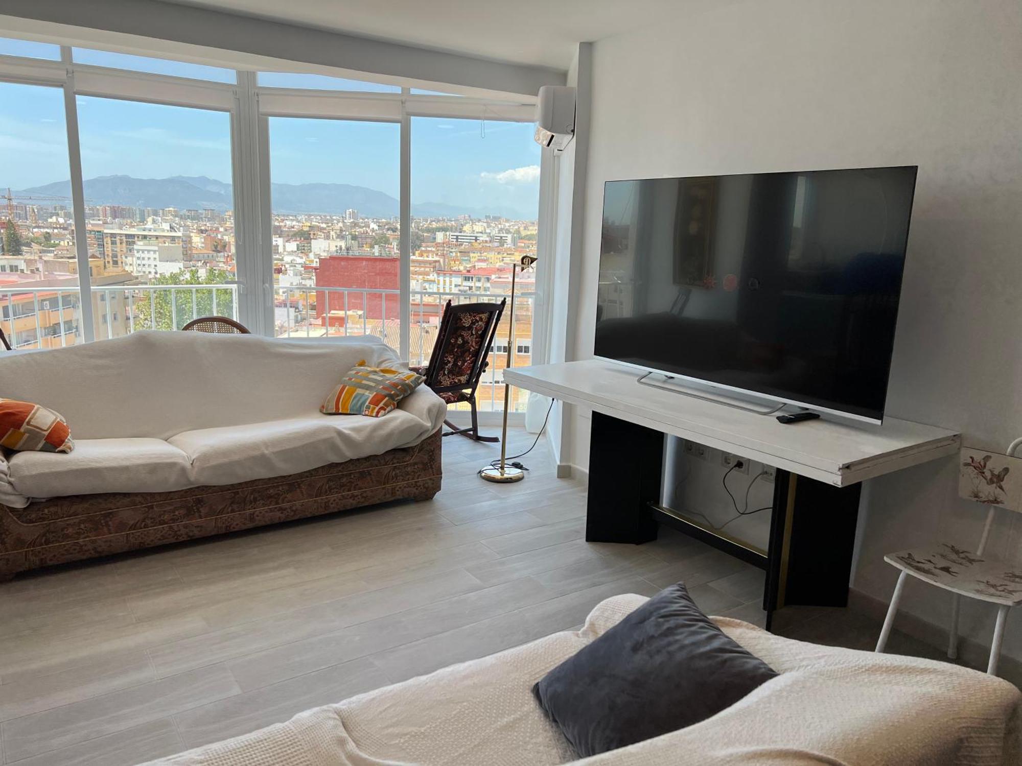 Rare Find! Skyline View-modern 6 Bed 2 Bath Flat In The Heart Of * Malaga