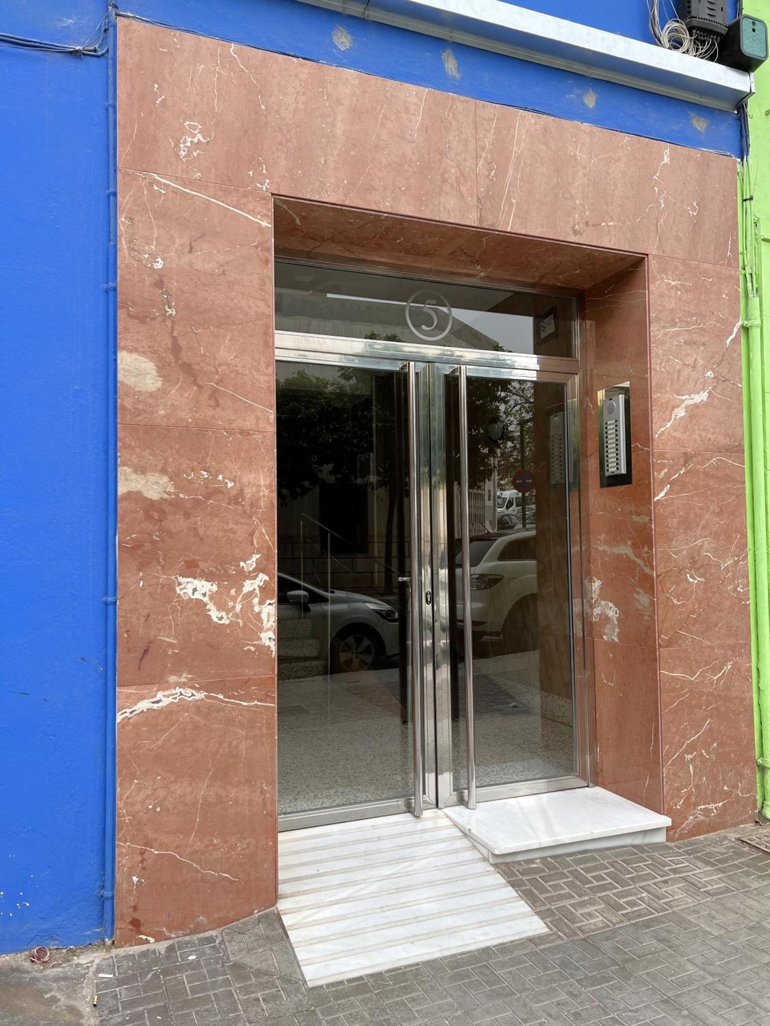Rare Find! Skyline View-modern 6 Bed 2 Bath Flat In The Heart Of Homestay