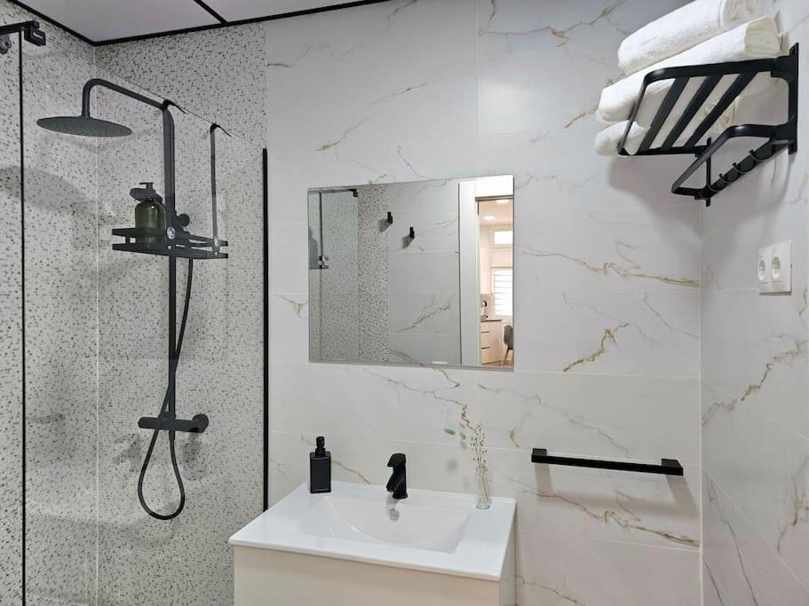 Moderno Loft A 250 Metros De La Playa & Parking * Málaga