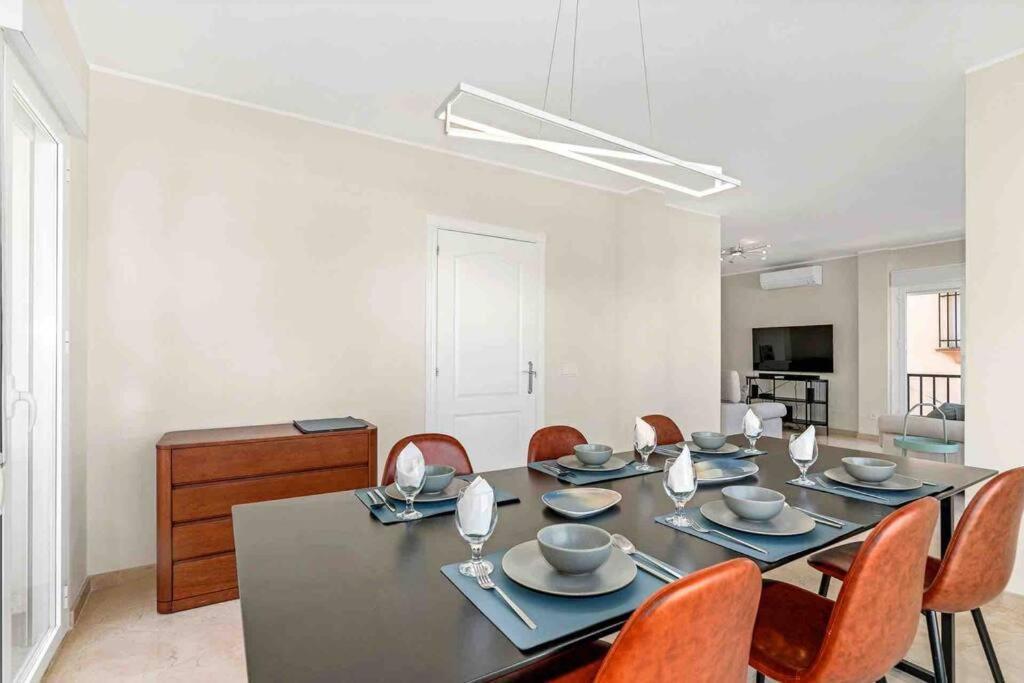 4 Bed Detached Close To Golf & With Shared Pool. Malaga