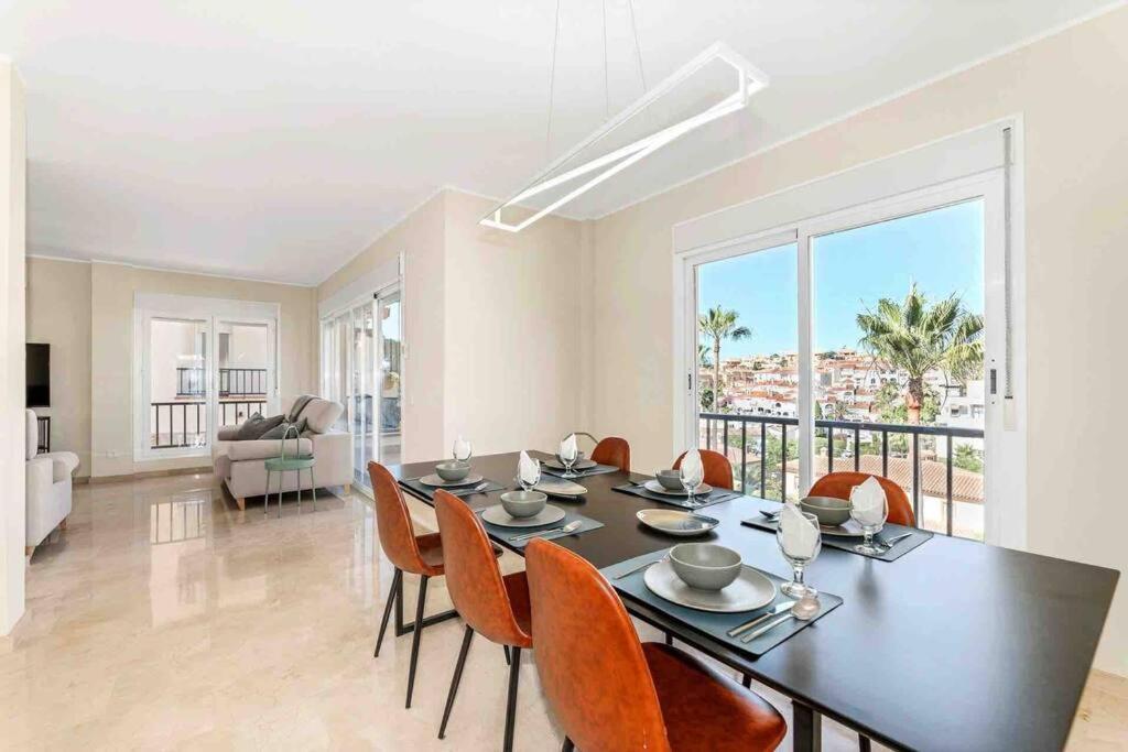 4 Bed Detached Close To Golf & With Shared Pool. Villa Malaga