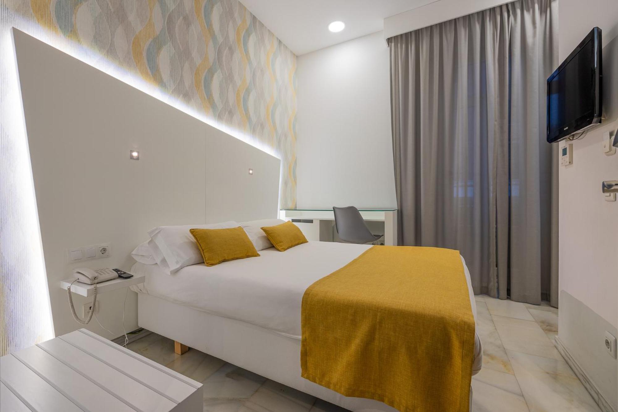 Atarazanas Boutique Hotel