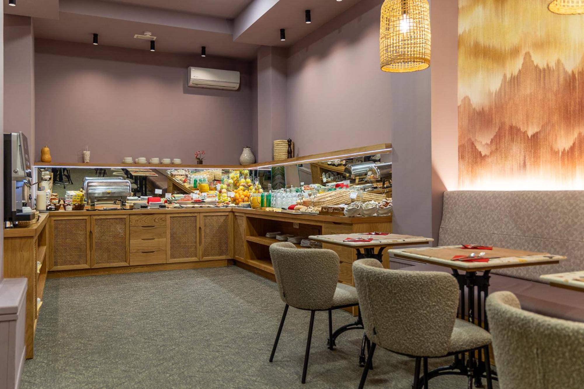 Atarazanas Boutique Hotel