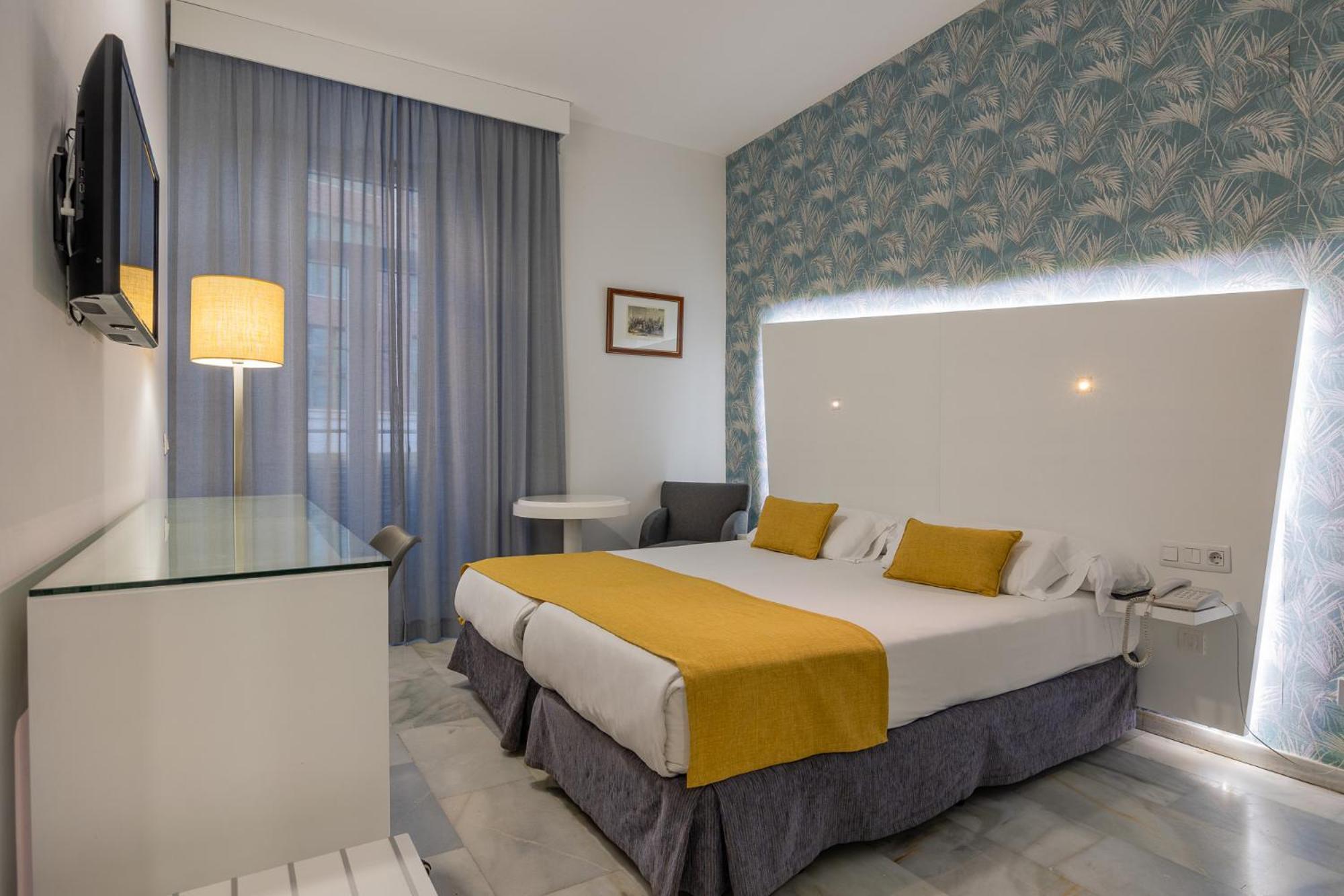 Atarazanas Boutique Hotel 3*
