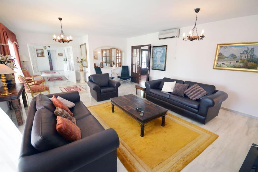 Large 7 Bedroom In Sierrrezuela Heated Pool Villa *