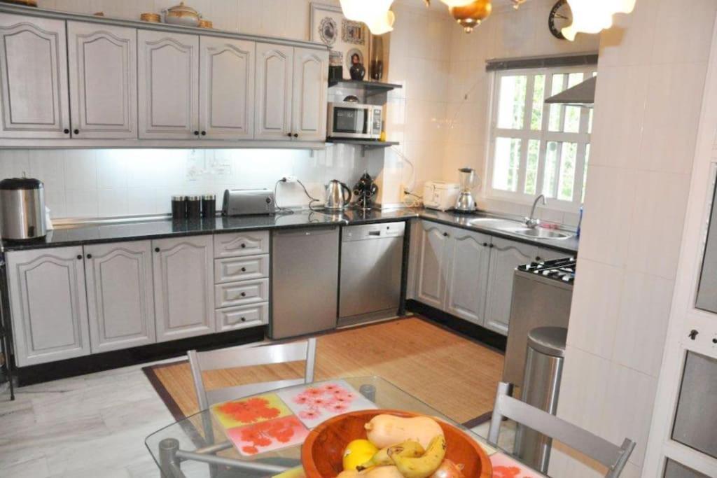 Villa Large 7 Bedroom In Sierrrezuela Heated Pool Málaga