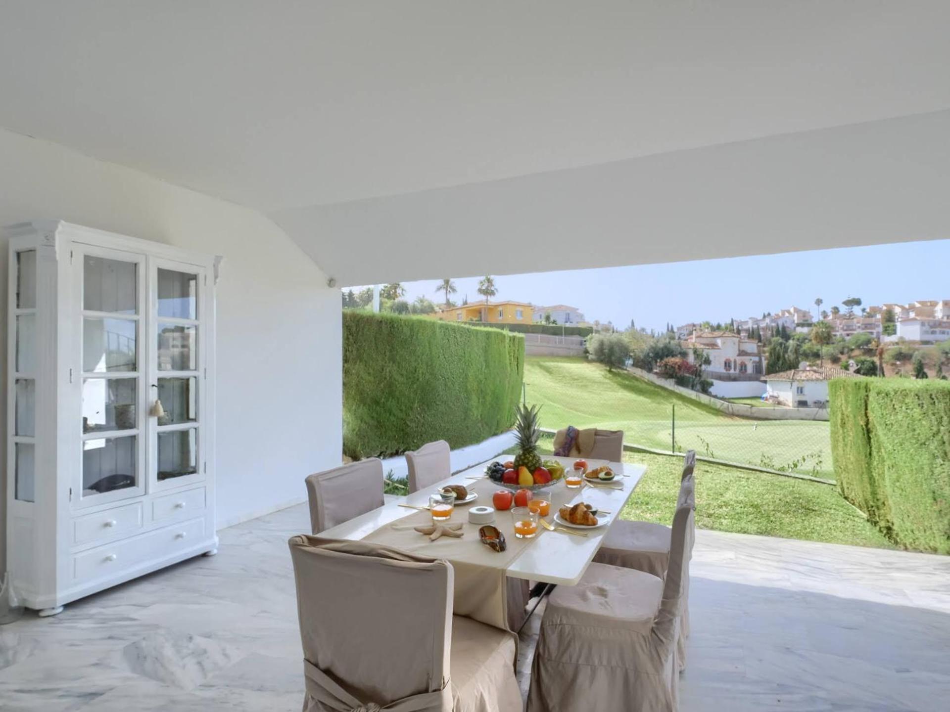 Сasa de vacaciones Spanish Charm House On The Miraflores Golf Course Málaga