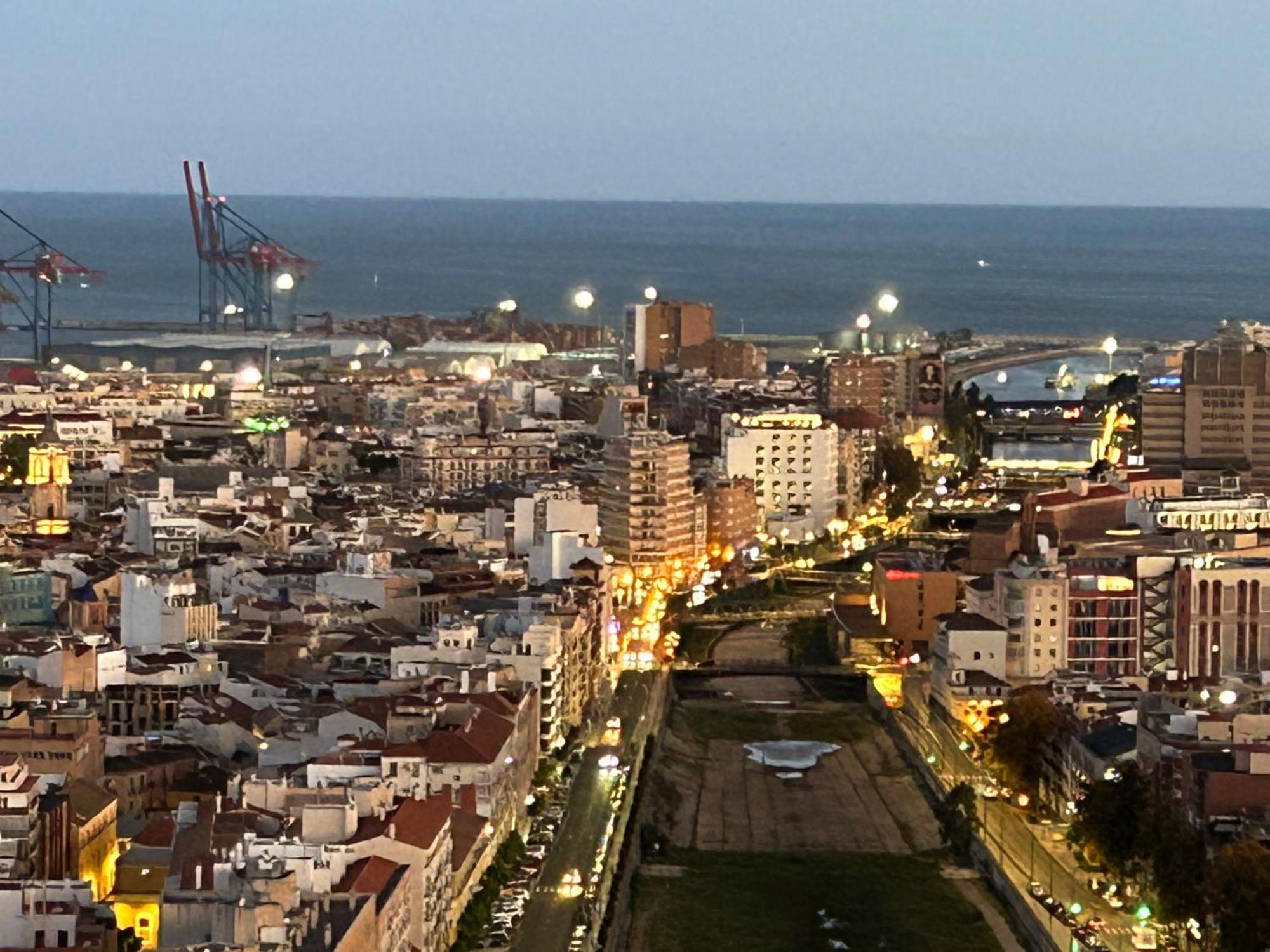 Luxury Tower Pool&free Parking 10 Min To Historical Center Apartamento