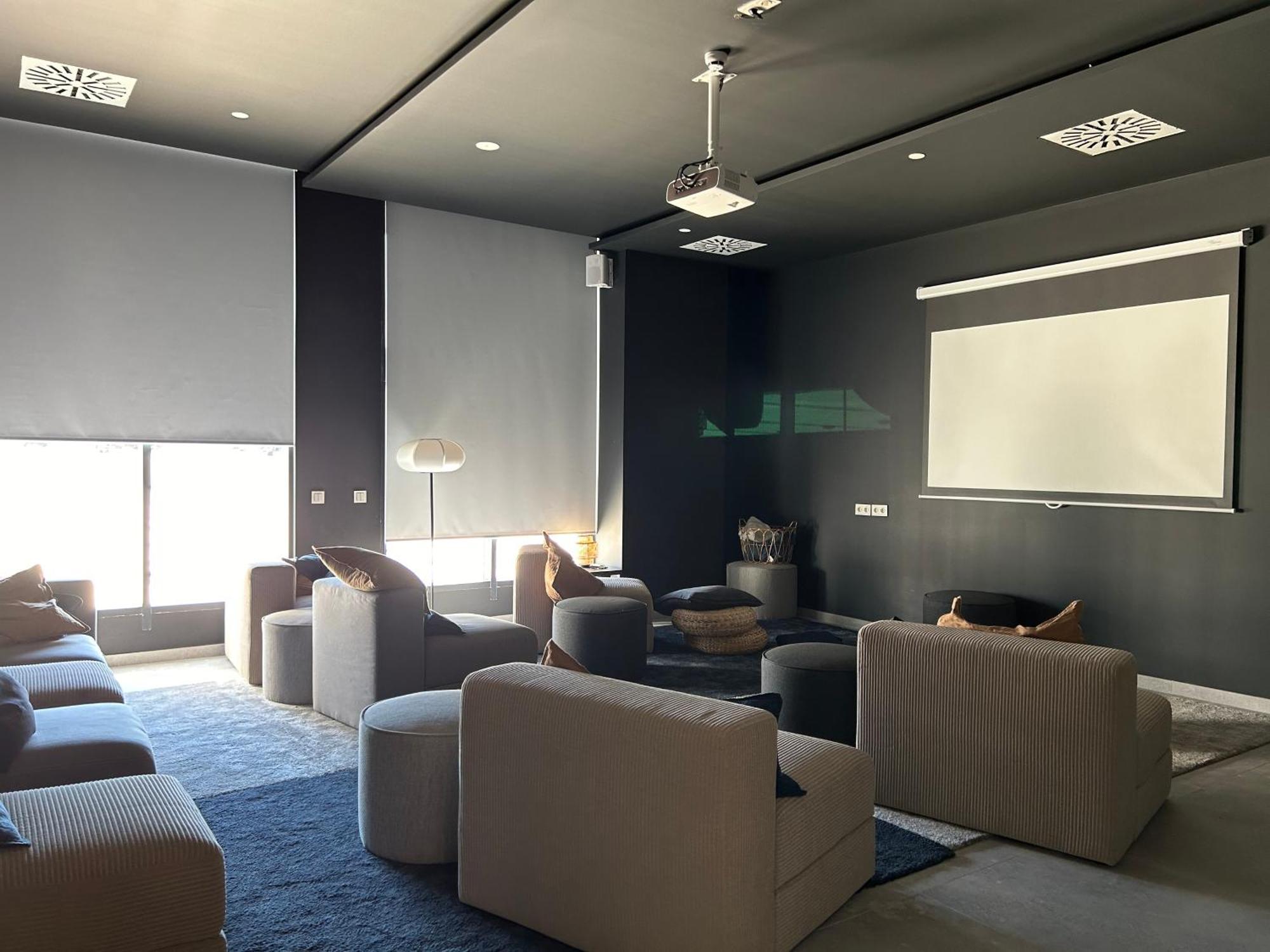 Apartamento Luxury Tower Pool&free Parking 10 Min To Historical Center