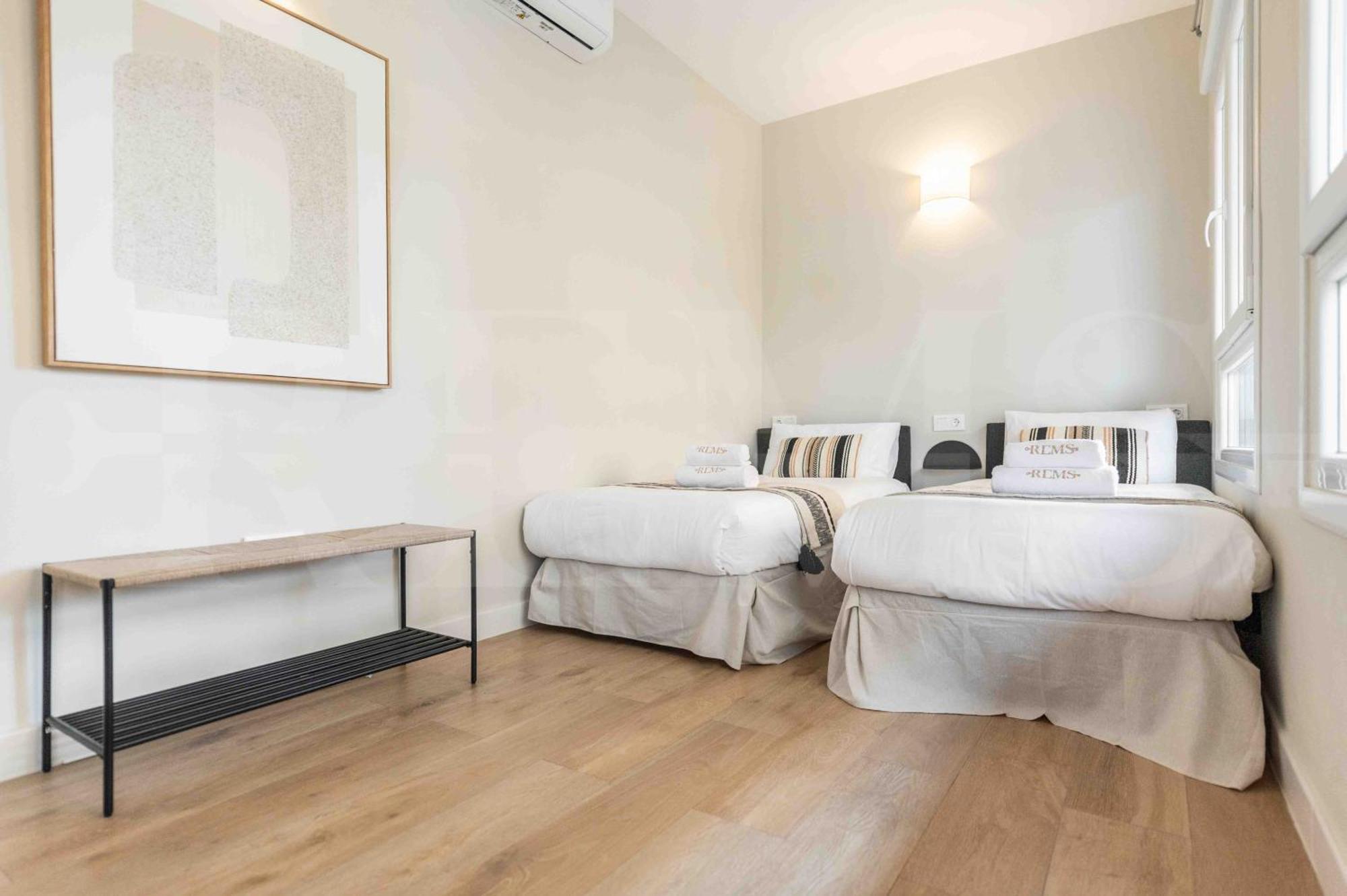 Spacious 3 Bedroom By Rems *