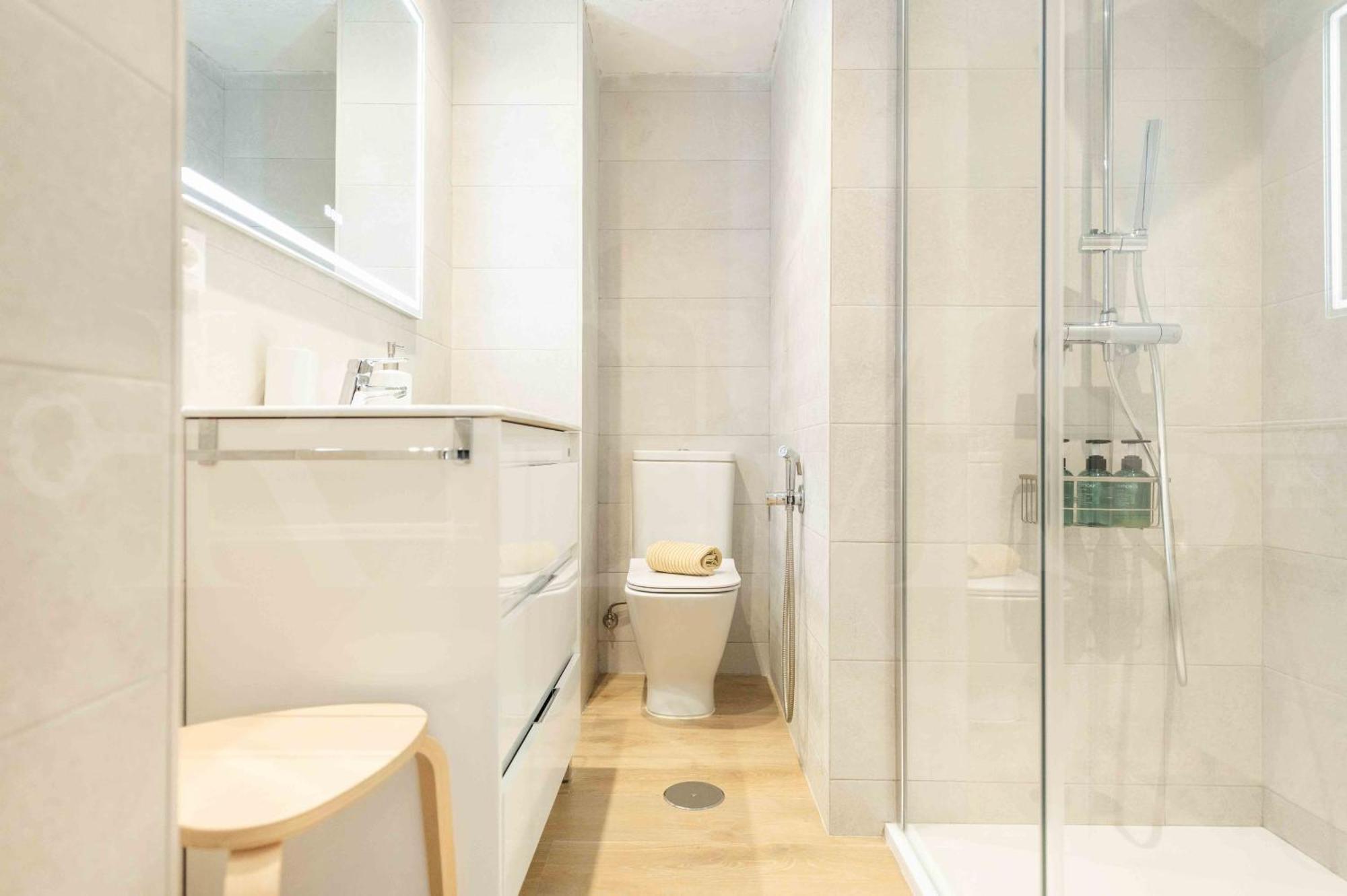 Spacious 3 Bedroom By Rems *