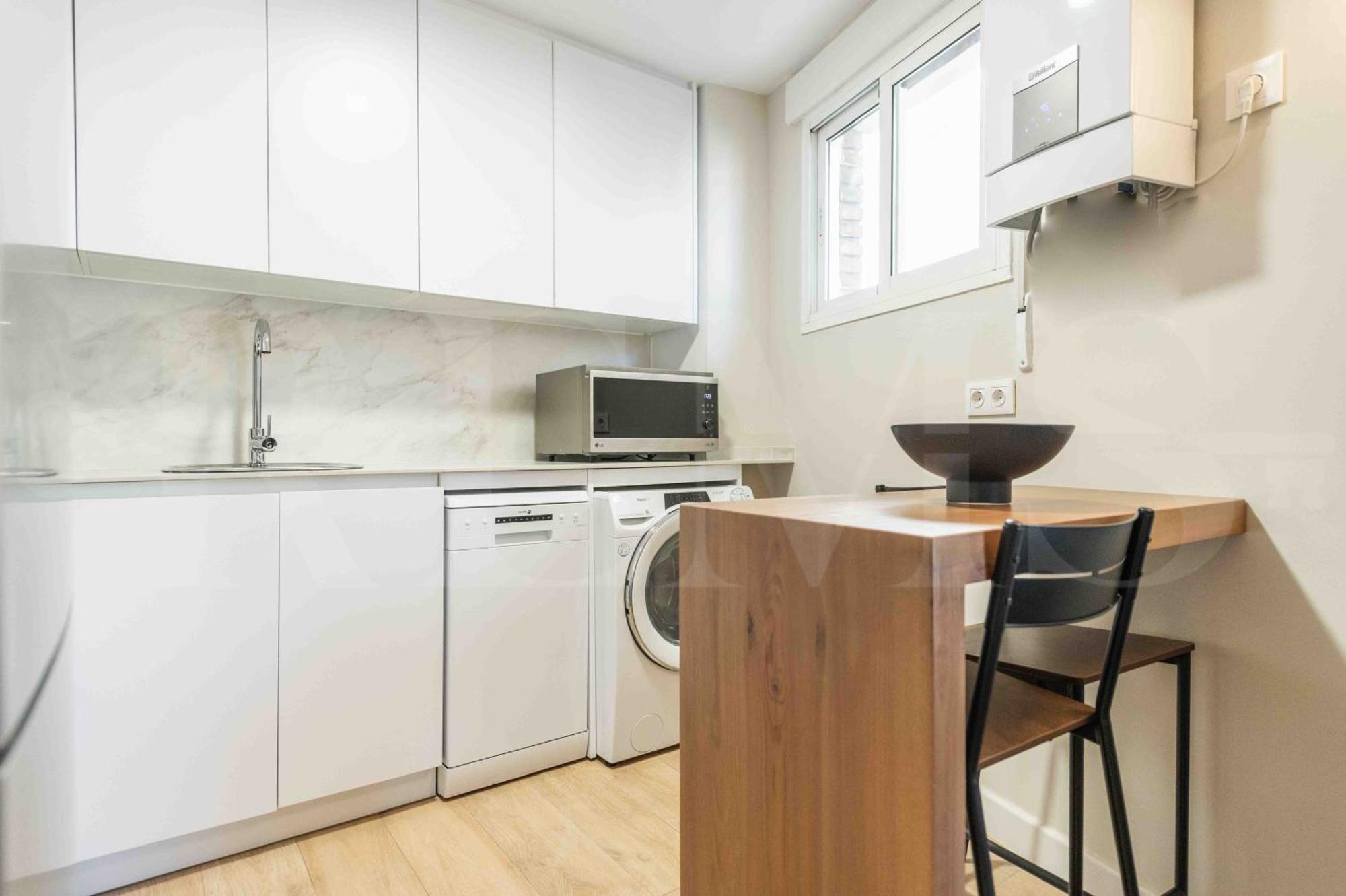 Spacious 3 Bedroom By Rems *