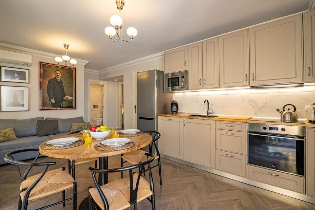 Historic Center Chic Gem With Balcony