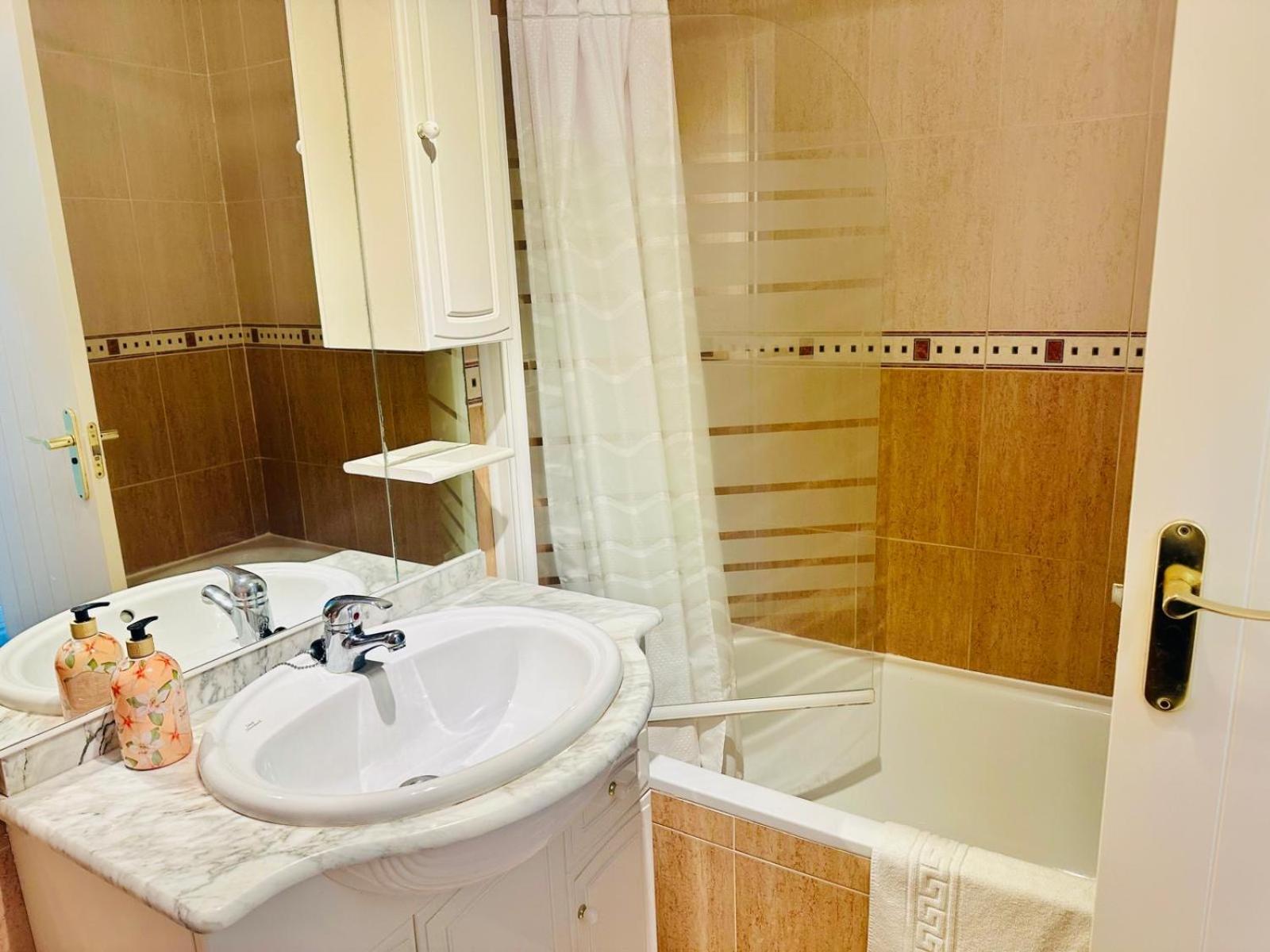 Apartment Lovely Apartment, Grancalahonda By Holidays2rent *