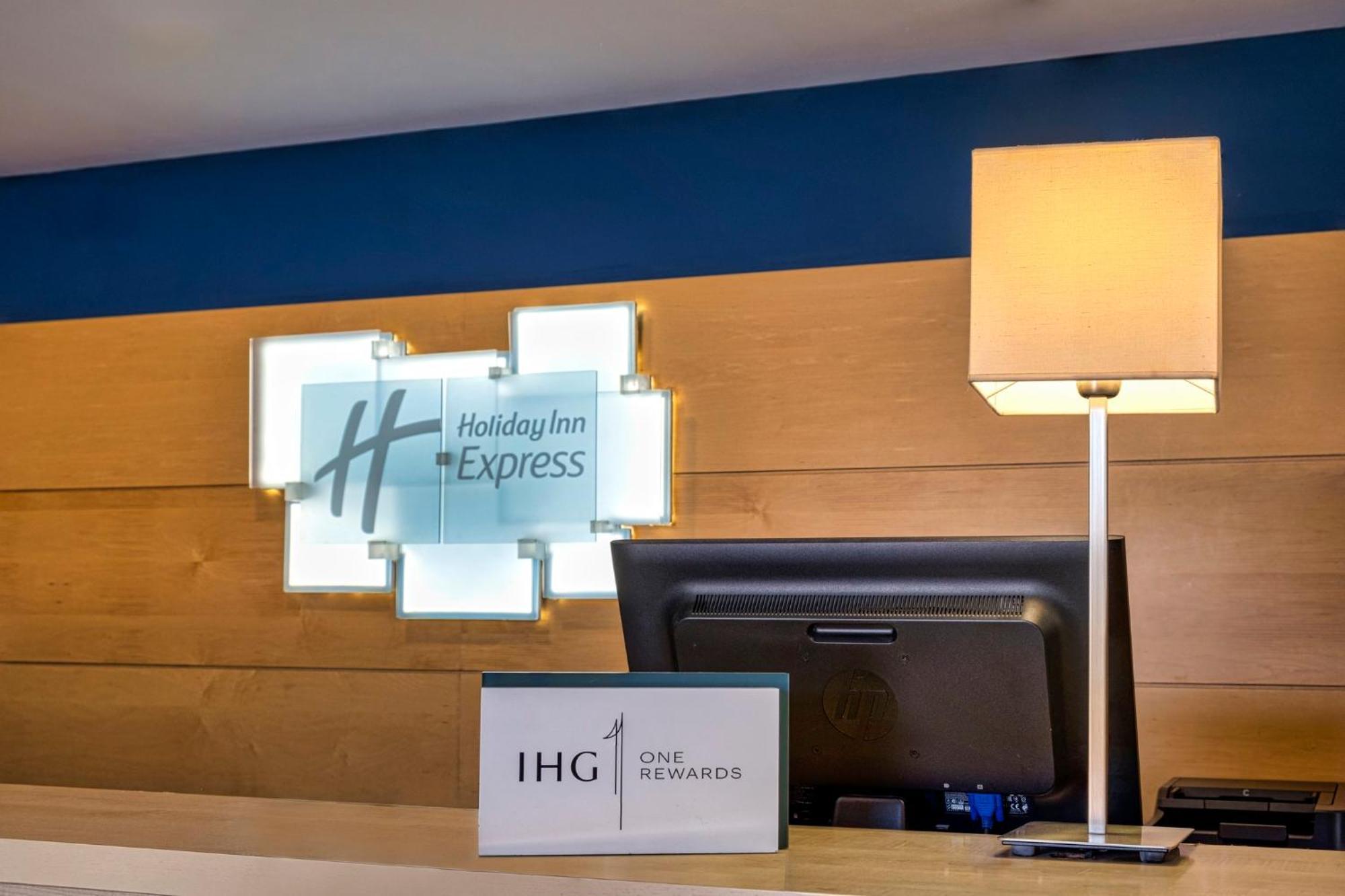Hotel Express Airport, An Ihg 3*