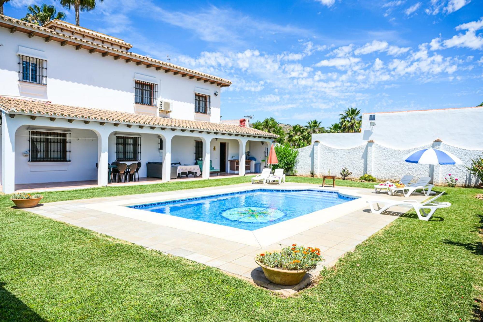 Amplia Con Precioso Jardin Cerca De Capital. Сasa de vacaciones Málaga