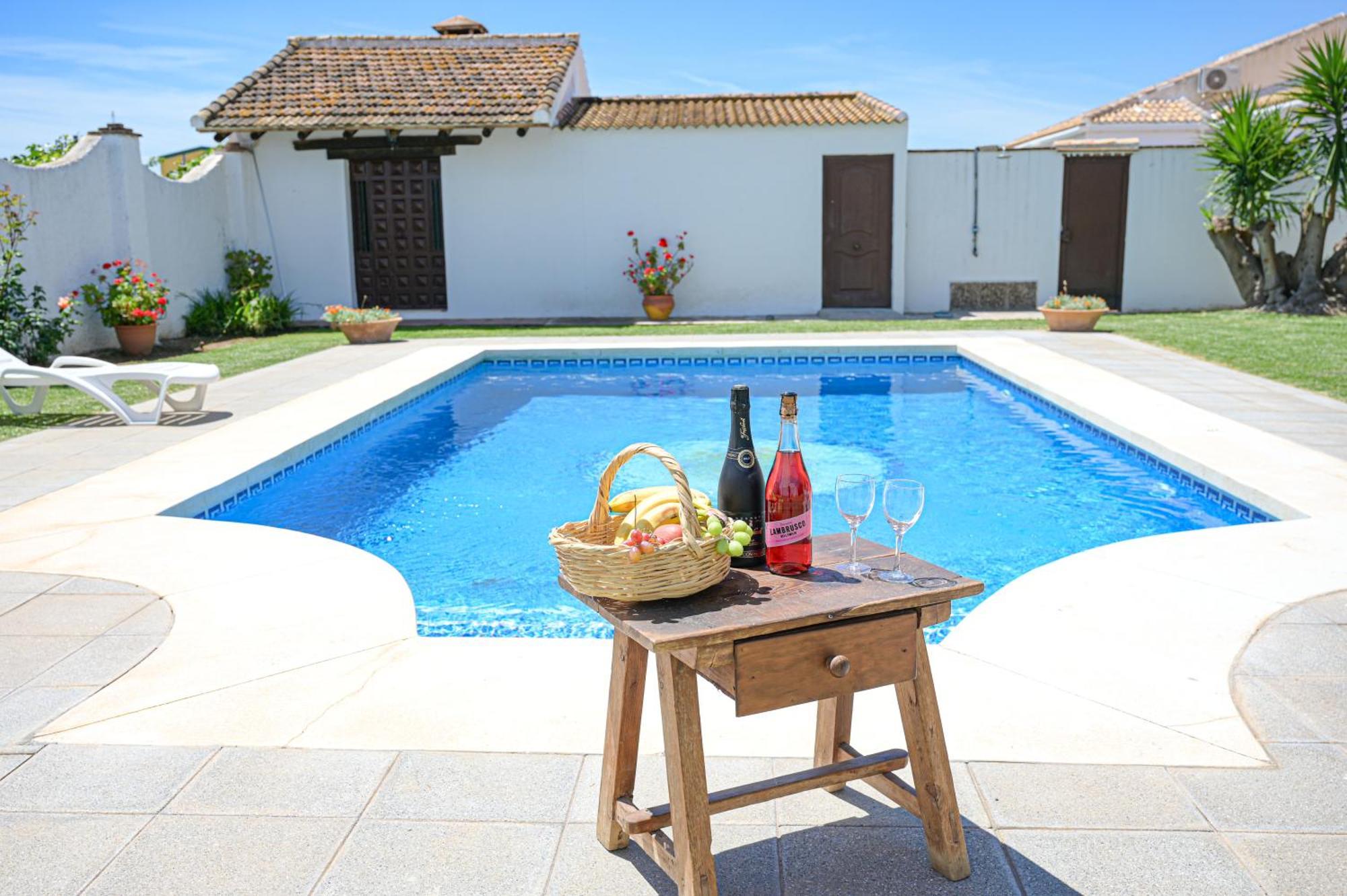 Сasa de vacaciones Amplia Con Precioso Jardin Cerca De Capital. Málaga