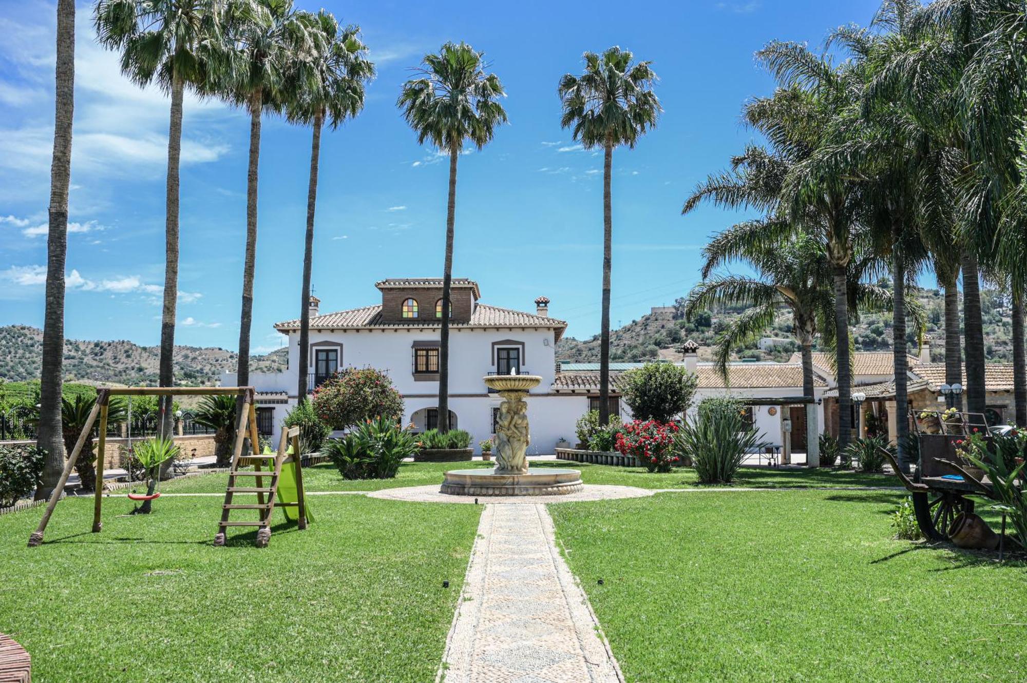 Сasa de vacaciones Amplia Con Precioso Jardin Cerca De Capital.