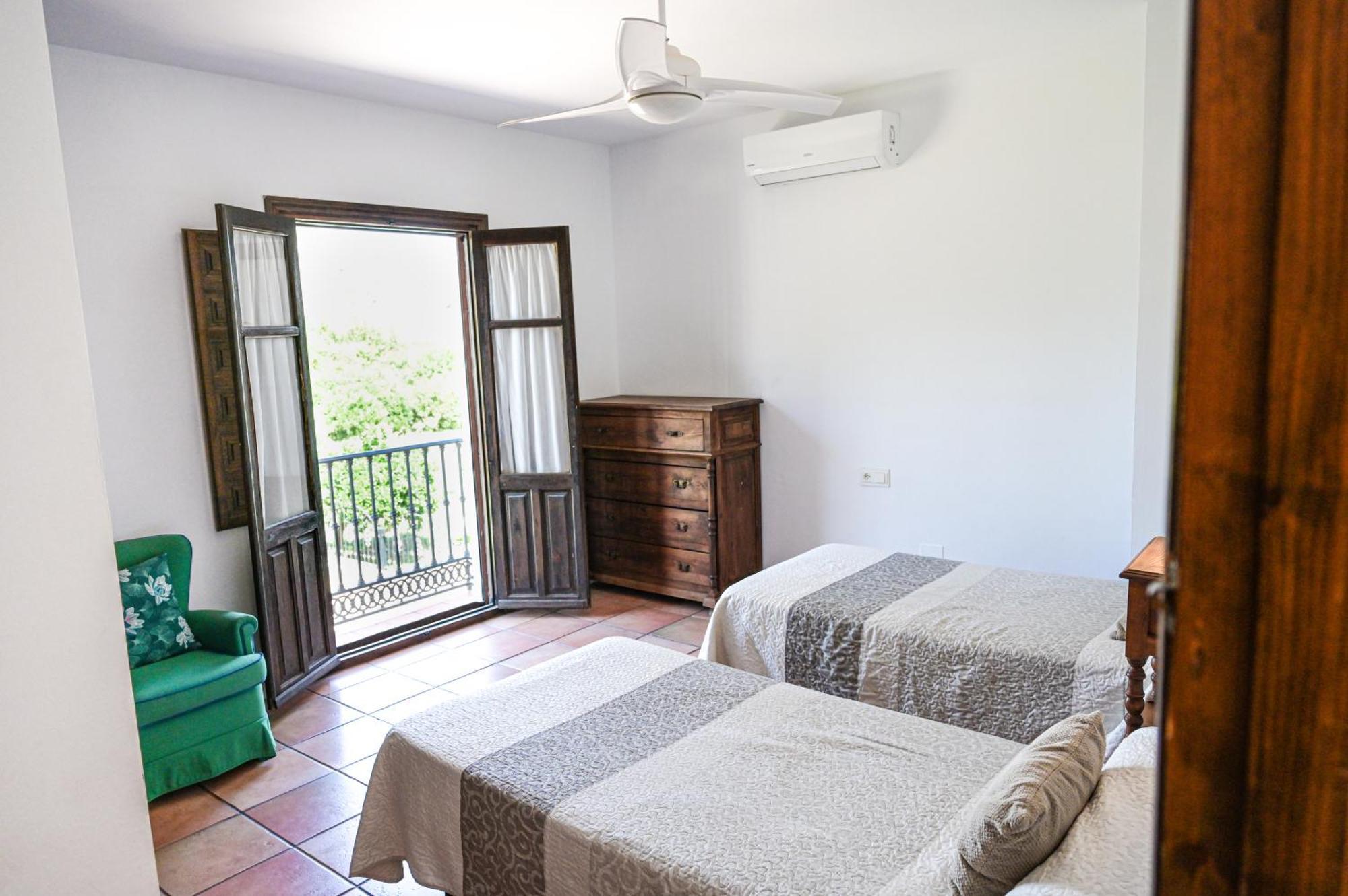 Сasa de vacaciones Amplia Con Precioso Jardin Cerca De Capital. *