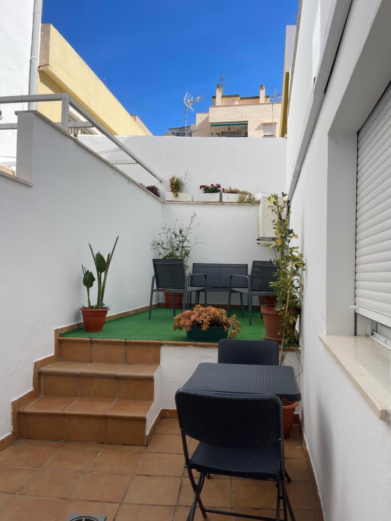 A 5 Min Estacion De Tren- Patio-parking Y Playa Apartamento