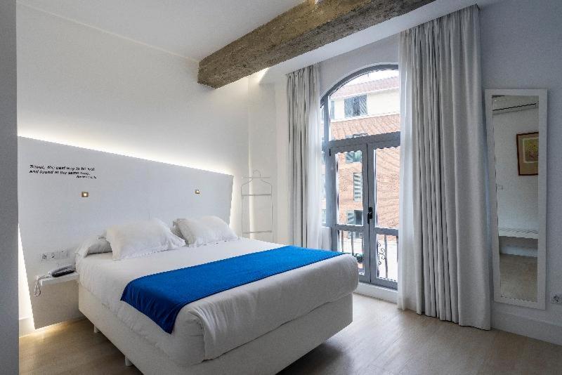 Atarazanas Boutique Hotel
