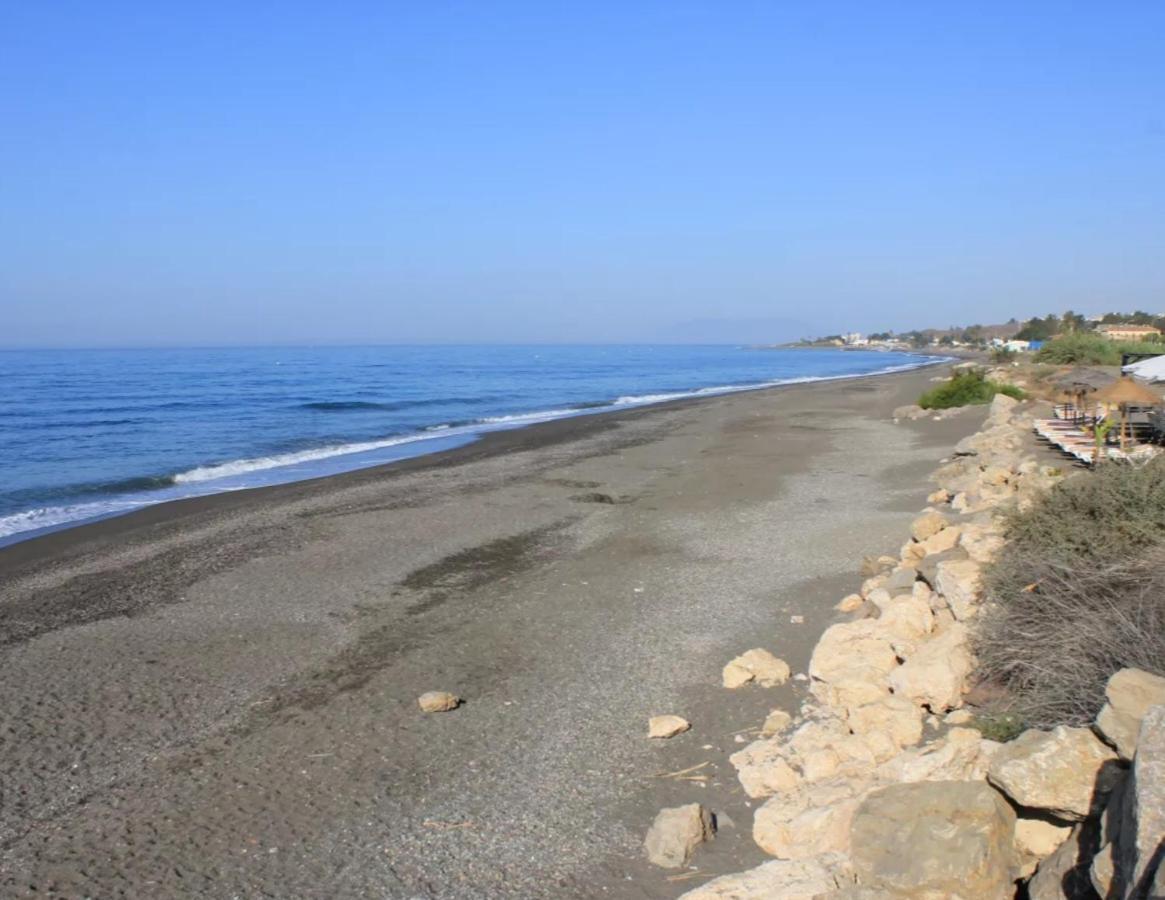 Bajo Con Jardin En Primera Linea De Playa * Málaga