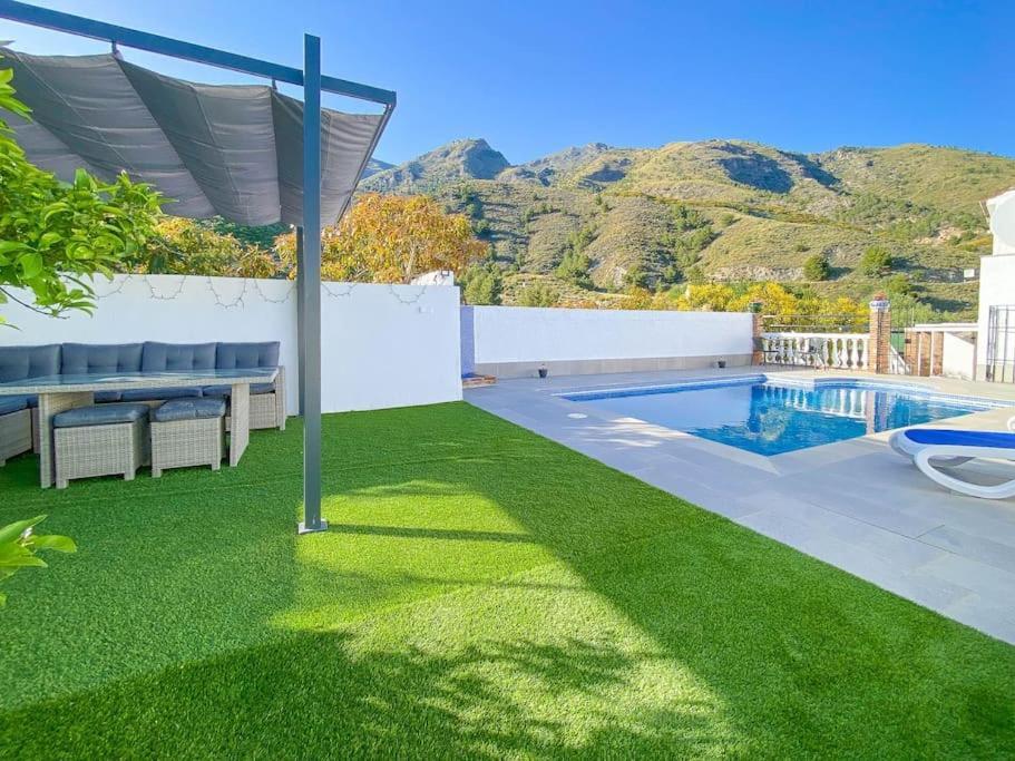 Cozy In Nerja , Malaga. Private Pool. Wifi Сasa de vacaciones